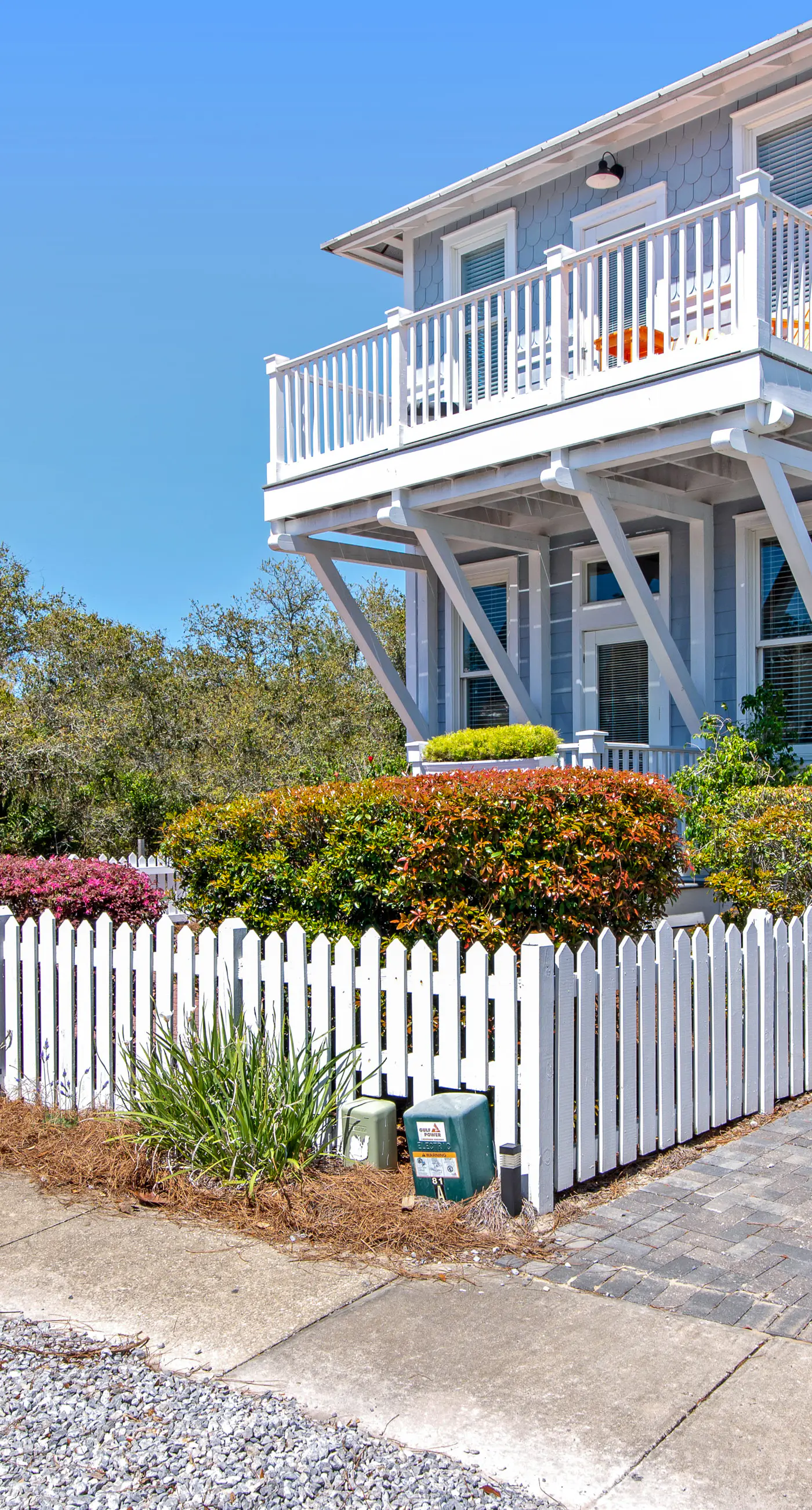 Beautiful, dog-friendly home with shared pools & complimentary beach chairs