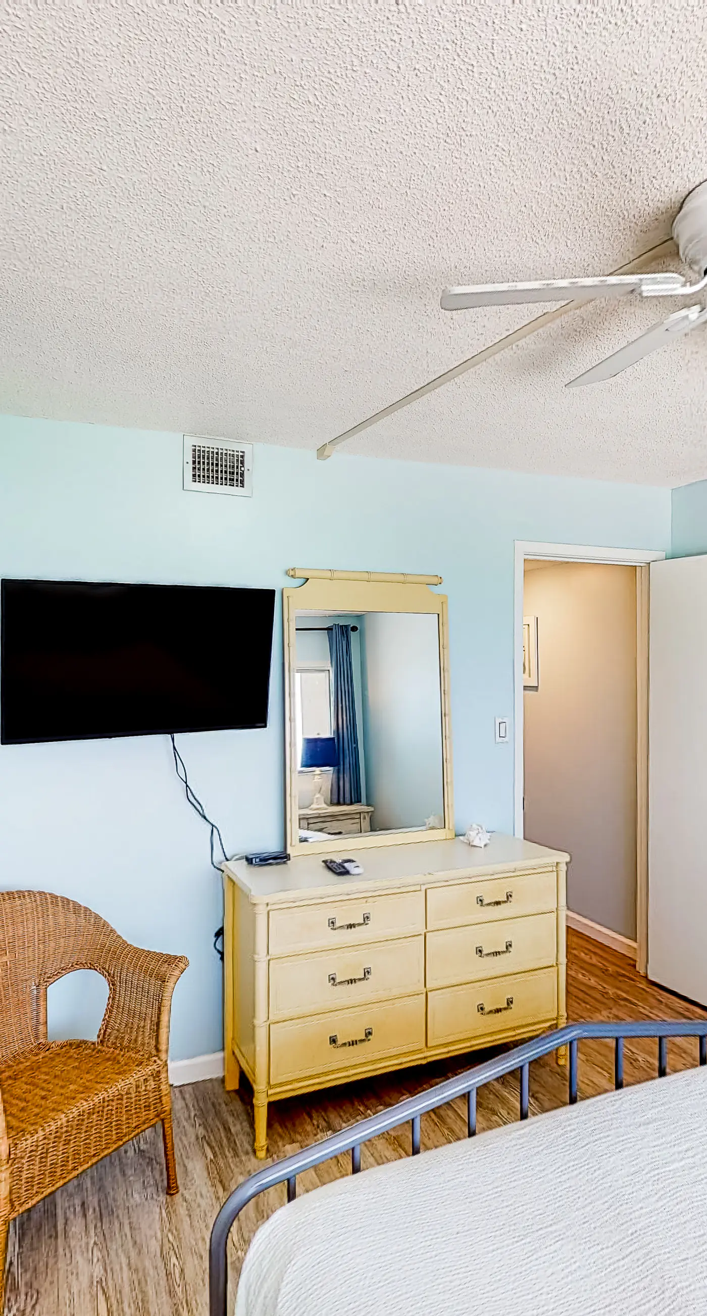 Resort condo in Panama City Beach with direct beach access