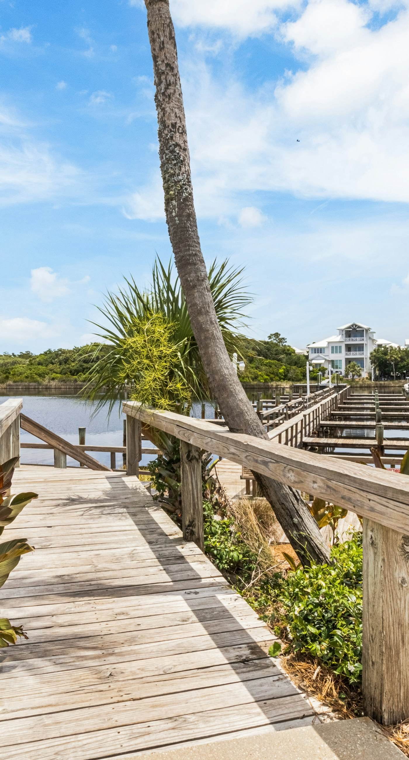 Spectacular beachfront condo with great amenities, shared pool & beach access