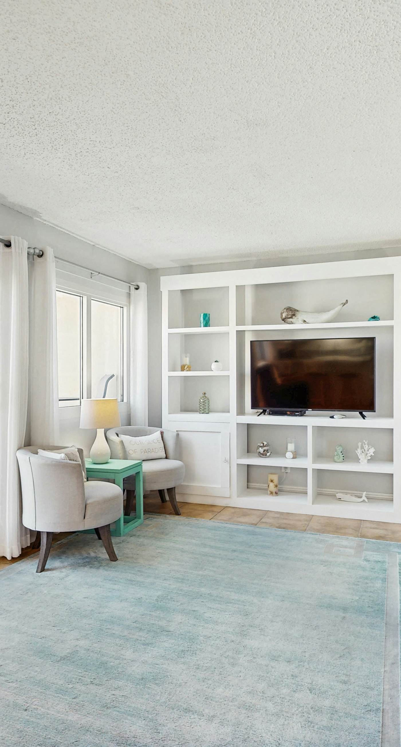 Spectacular beachfront condo with great amenities, shared pool & beach access