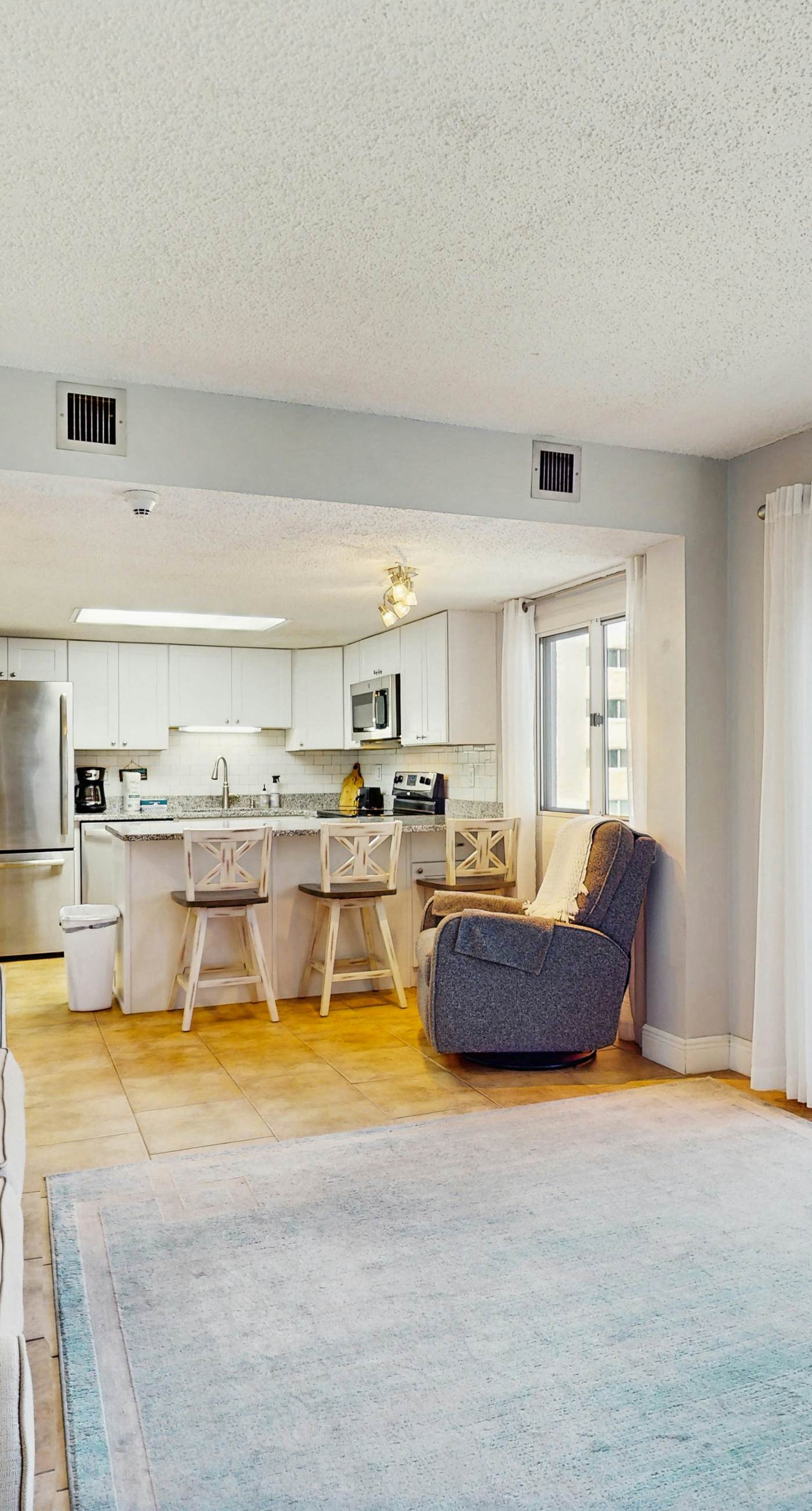 Spectacular beachfront condo with great amenities, shared pool & beach access