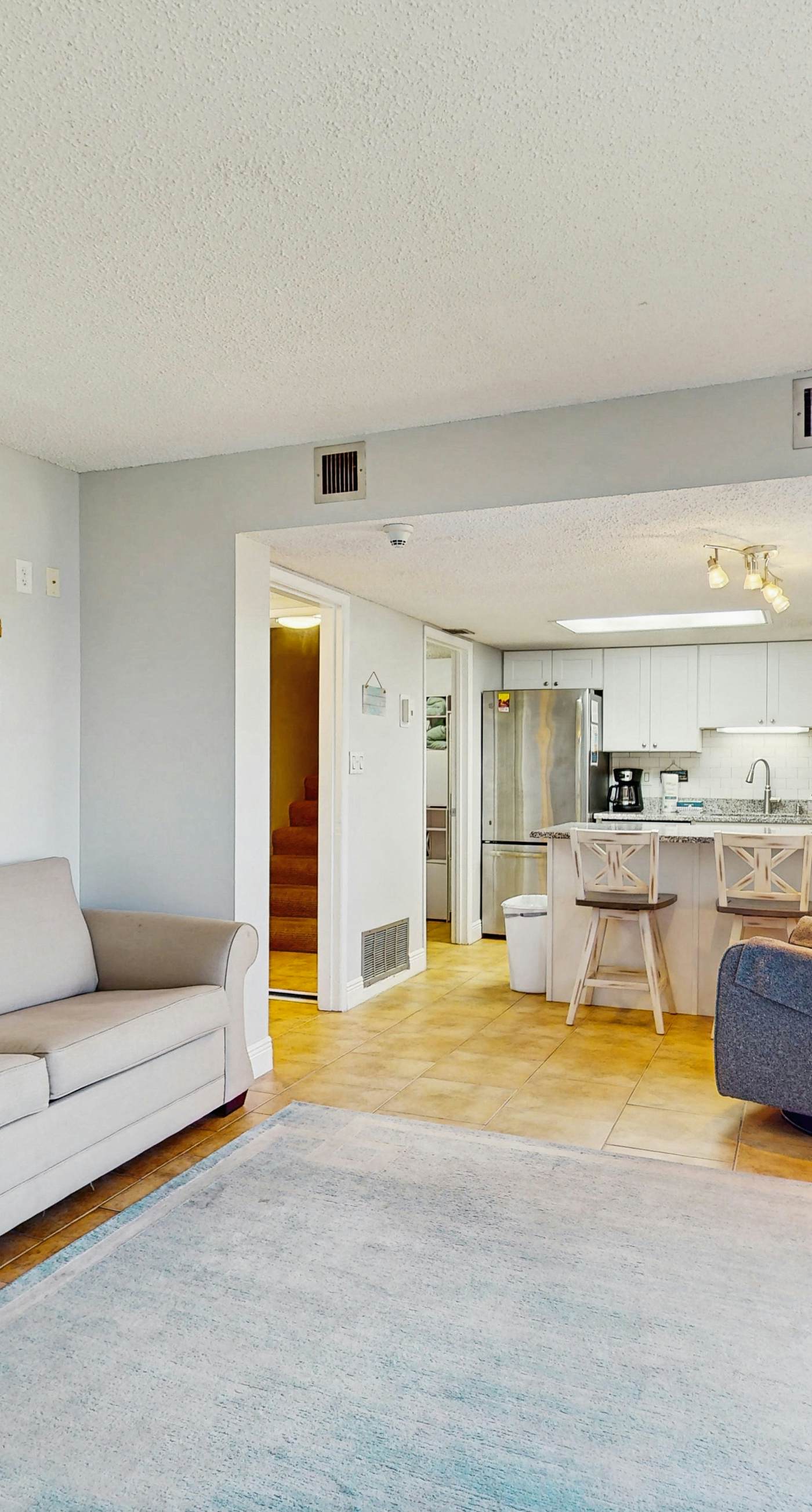 Spectacular beachfront condo with great amenities, shared pool & beach access