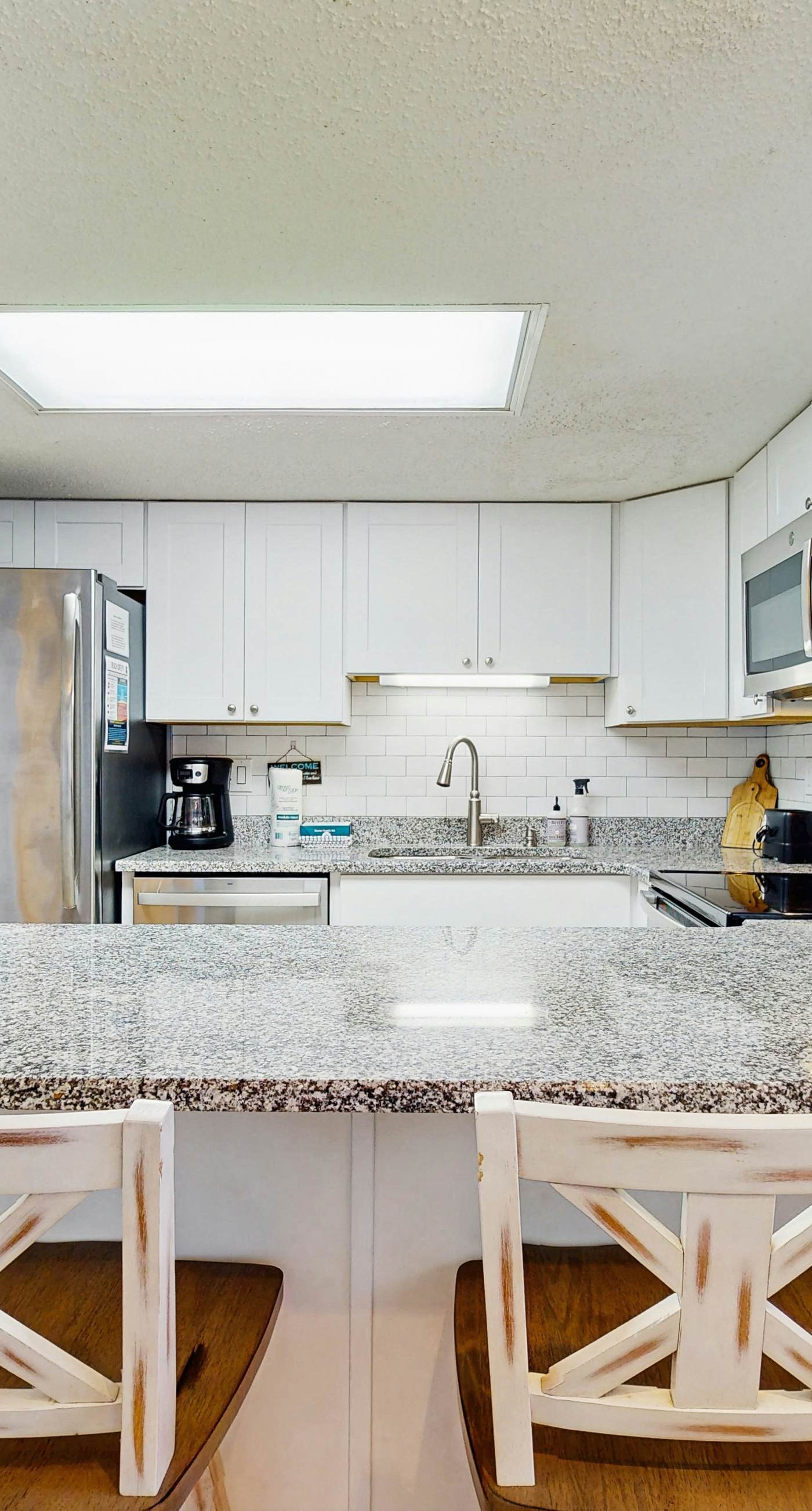 Spectacular beachfront condo with great amenities, shared pool & beach access