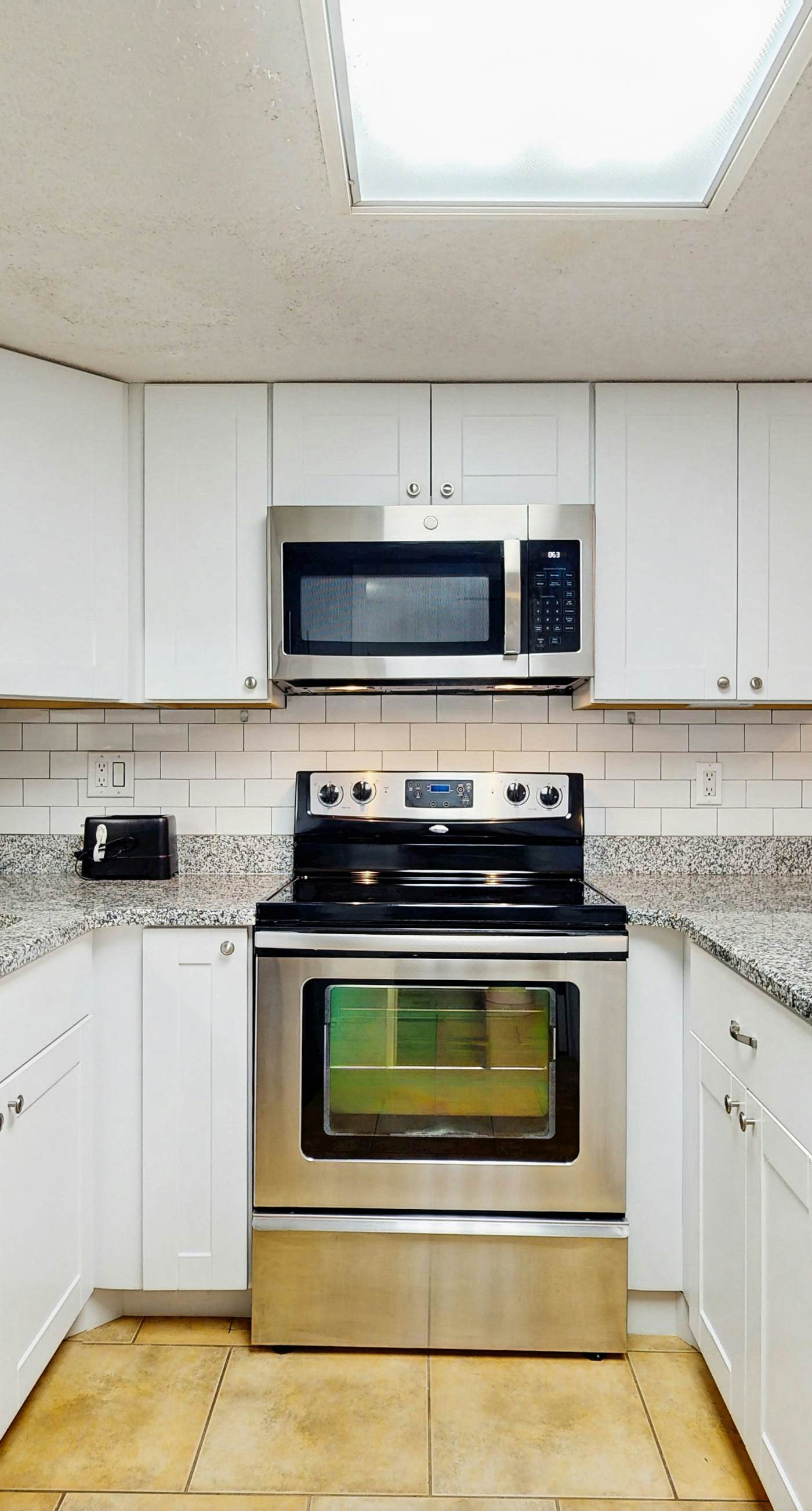 Spectacular beachfront condo with great amenities, shared pool & beach access