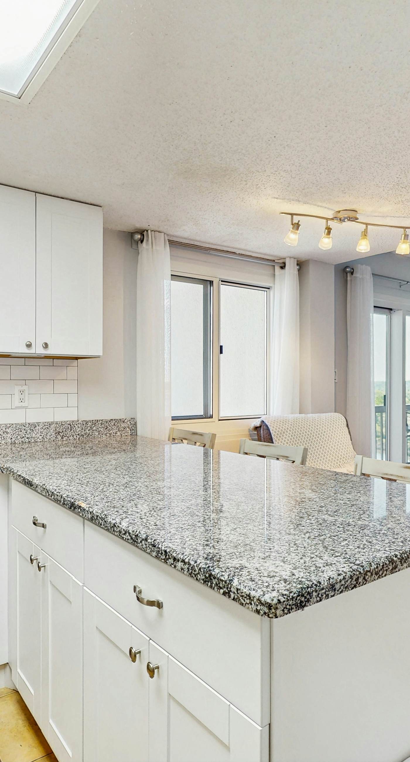 Spectacular beachfront condo with great amenities, shared pool & beach access