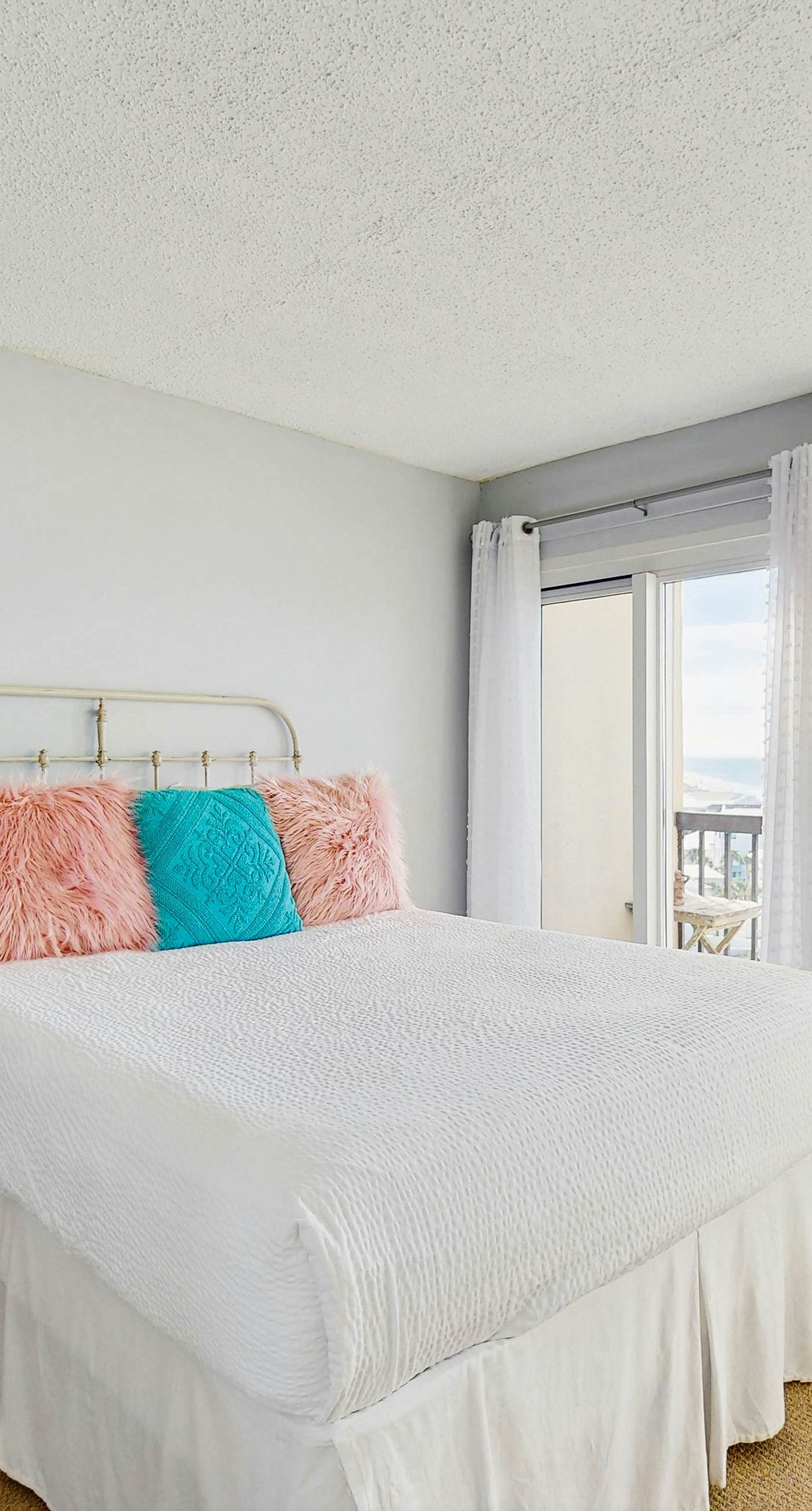 Spectacular beachfront condo with great amenities, shared pool & beach access