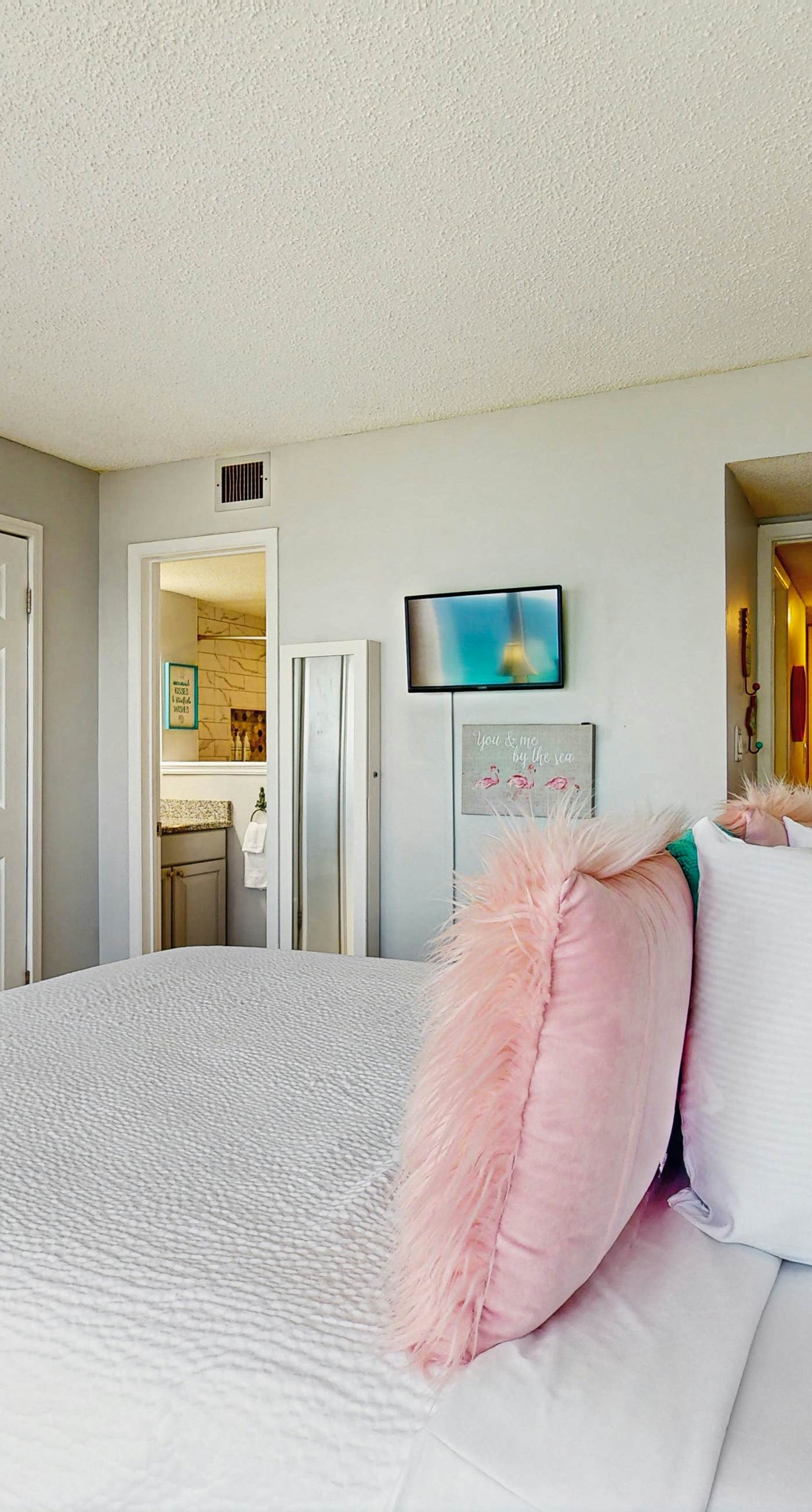 Spectacular beachfront condo with great amenities, shared pool & beach access