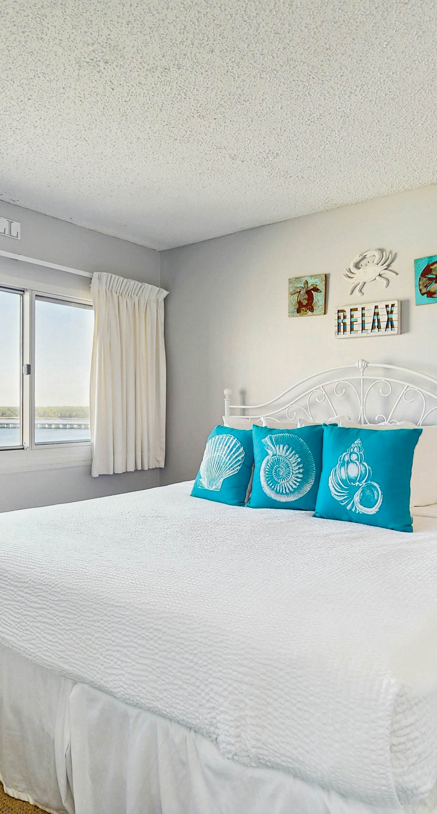 Spectacular beachfront condo with great amenities, shared pool & beach access