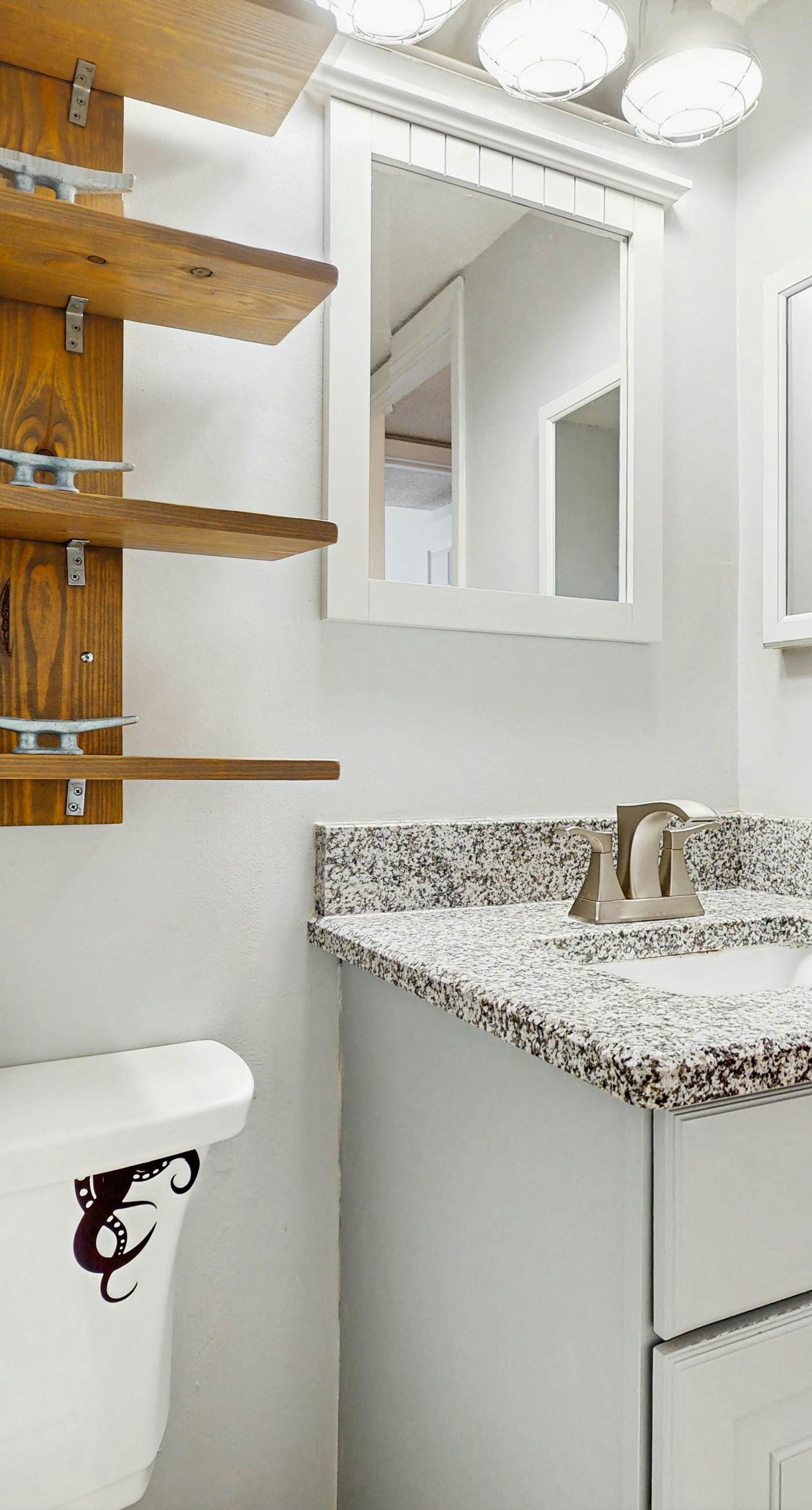 Spectacular beachfront condo with great amenities, shared pool & beach access