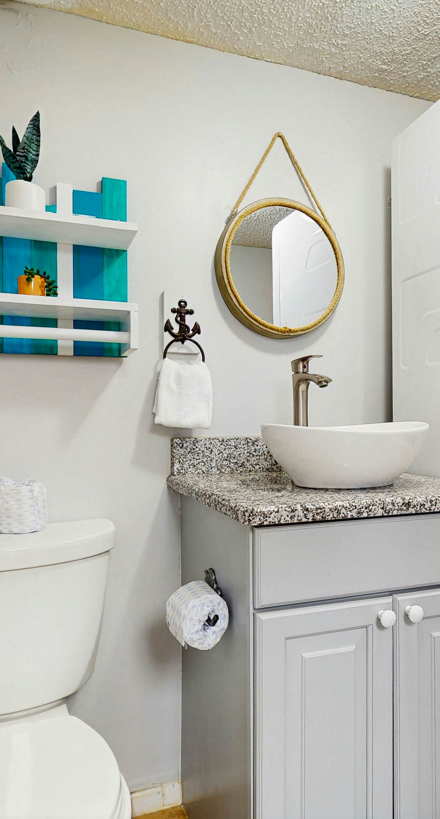 Spectacular beachfront condo with great amenities, shared pool & beach access