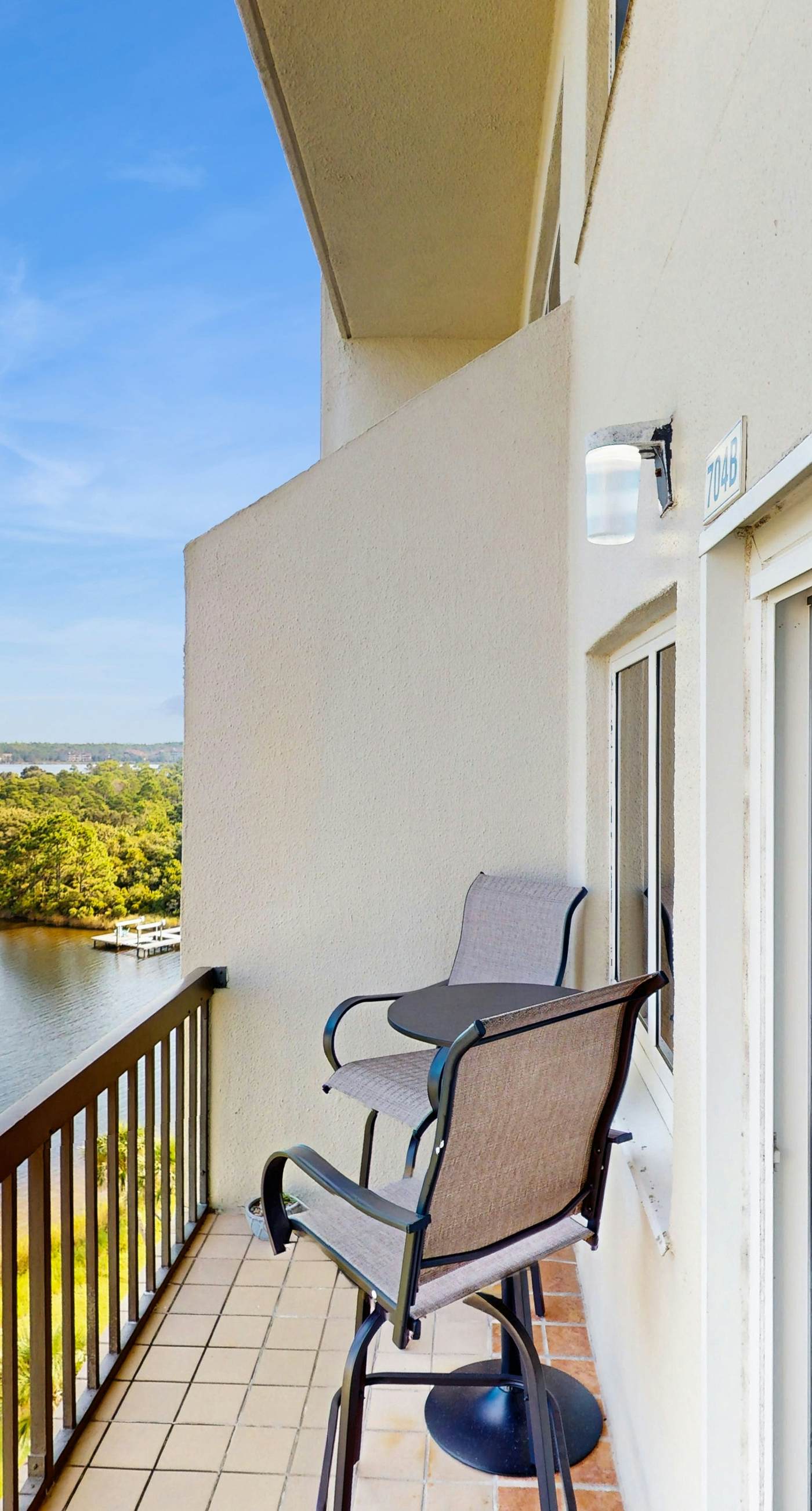 Spectacular beachfront condo with great amenities, shared pool & beach access