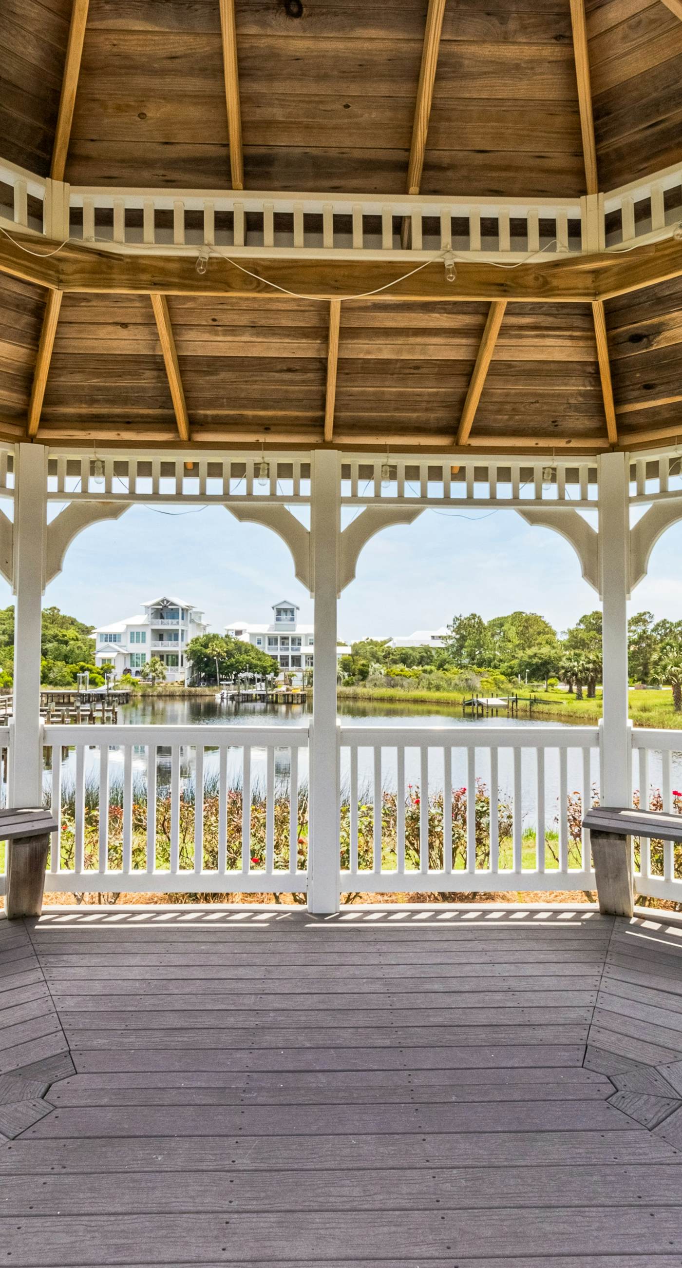 Spectacular beachfront condo with great amenities, shared pool & beach access