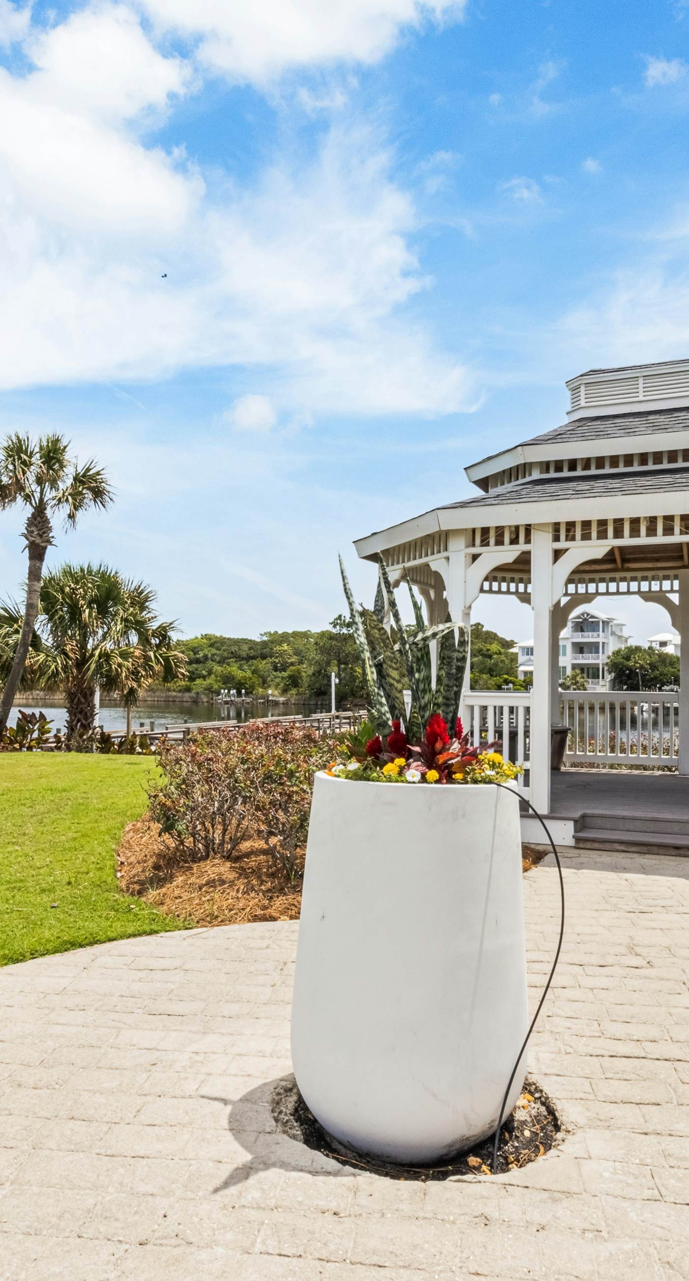 Spectacular beachfront condo with great amenities, shared pool & beach access