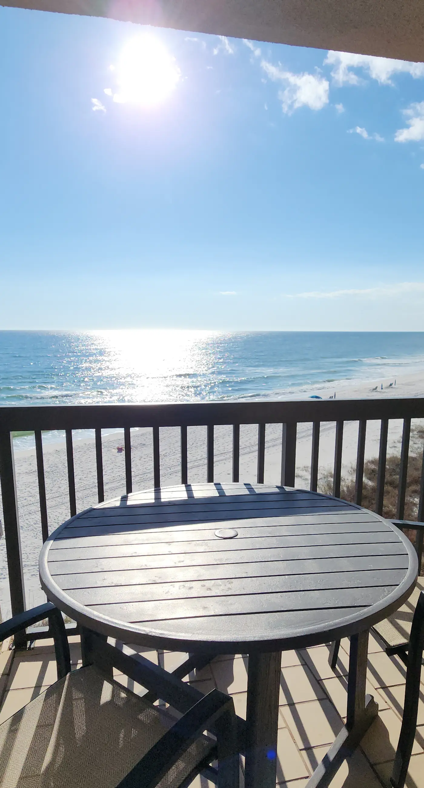 Beachfront condo with furnished balcony, pools, tennis courts, & hot tub