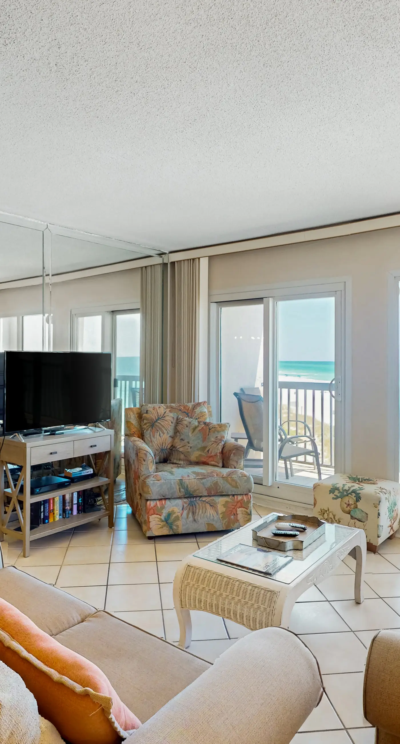 Beachfront condo with furnished balcony, pools, tennis courts, & hot tub