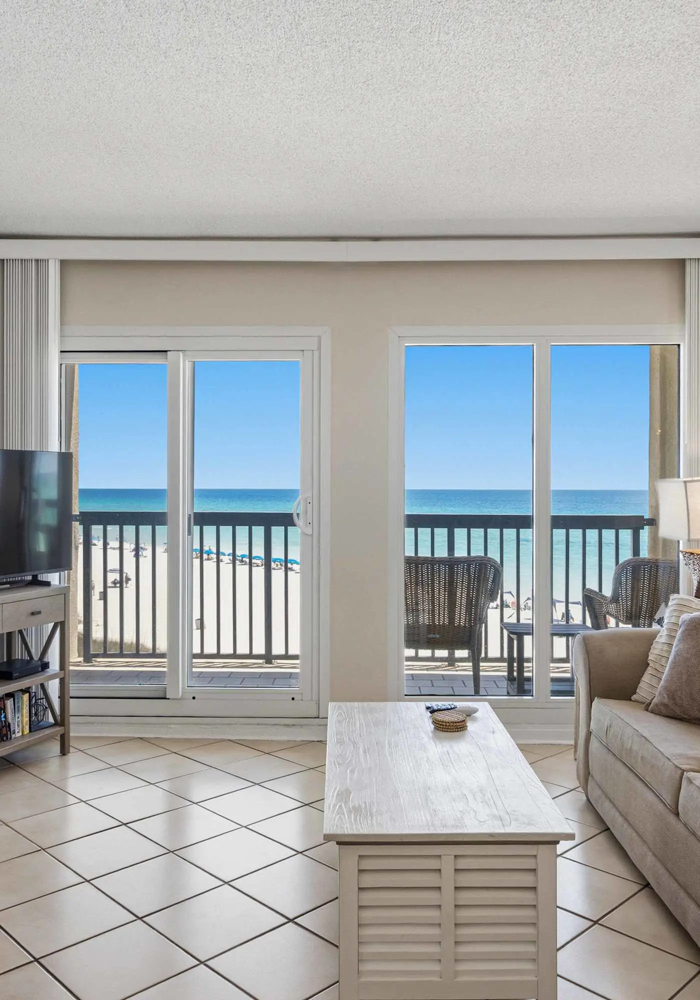 Beachfront condo with furnished balcony, pools, tennis courts, & hot tub
