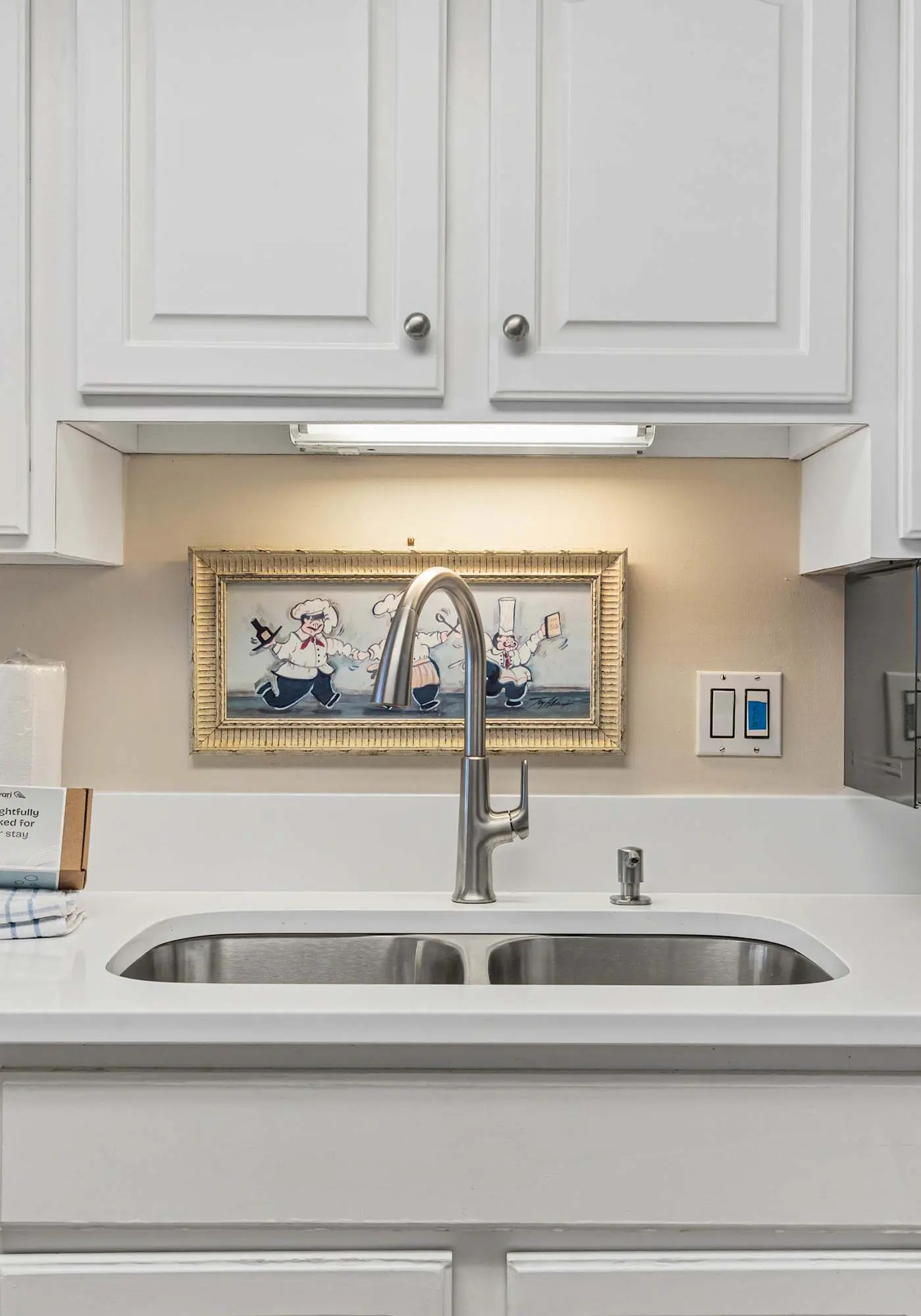 Beachfront condo with furnished balcony, pools, tennis courts, & hot tub