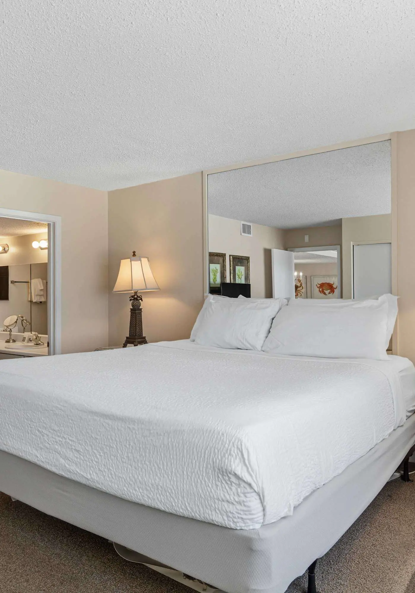 Beachfront condo with furnished balcony, pools, tennis courts, & hot tub