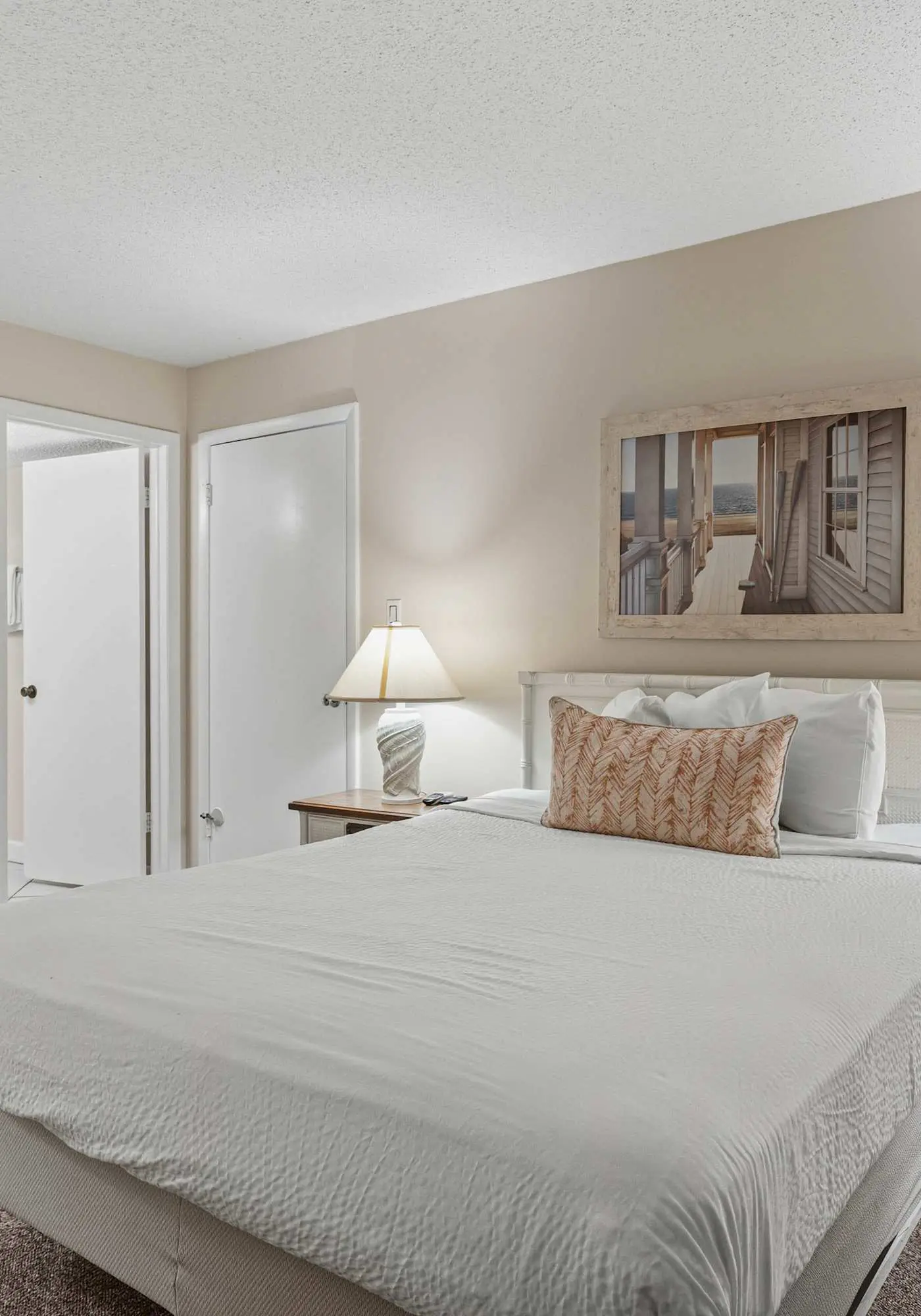 Beachfront condo with furnished balcony, pools, tennis courts, & hot tub