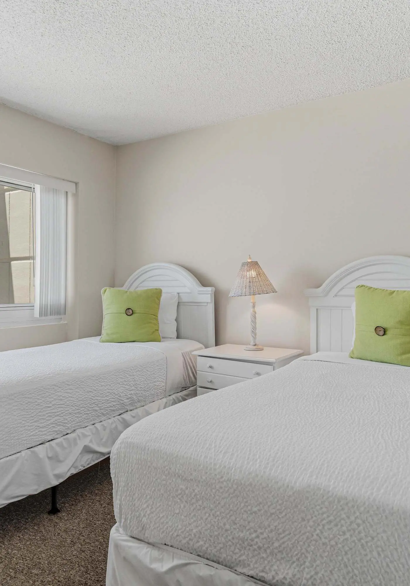 Beachfront condo with furnished balcony, pools, tennis courts, & hot tub