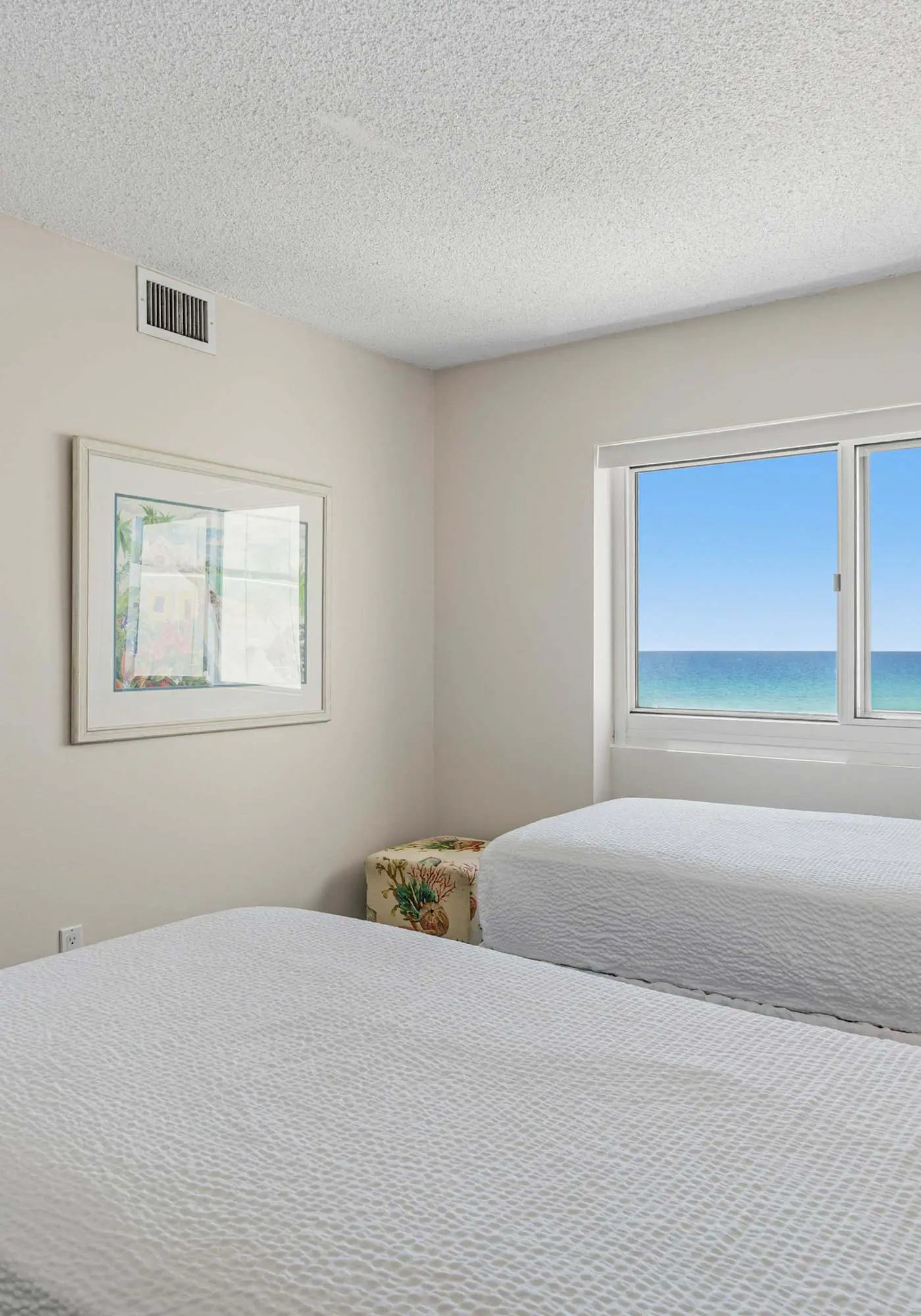 Beachfront condo with furnished balcony, pools, tennis courts, & hot tub