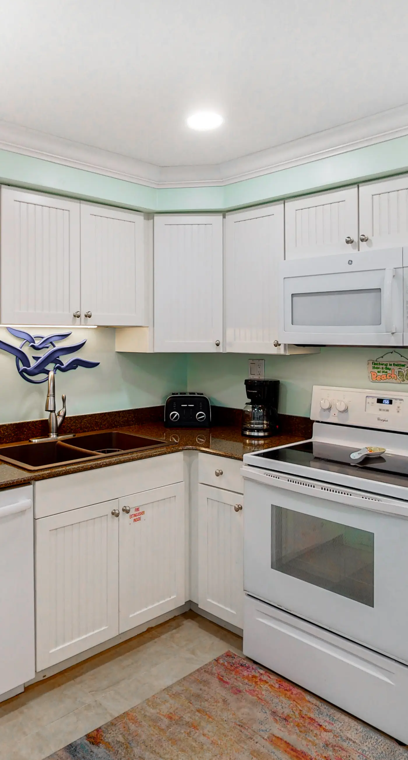 Oceanfront Pinnacle Port condo w/ tennis & basketball courts + private balcony!