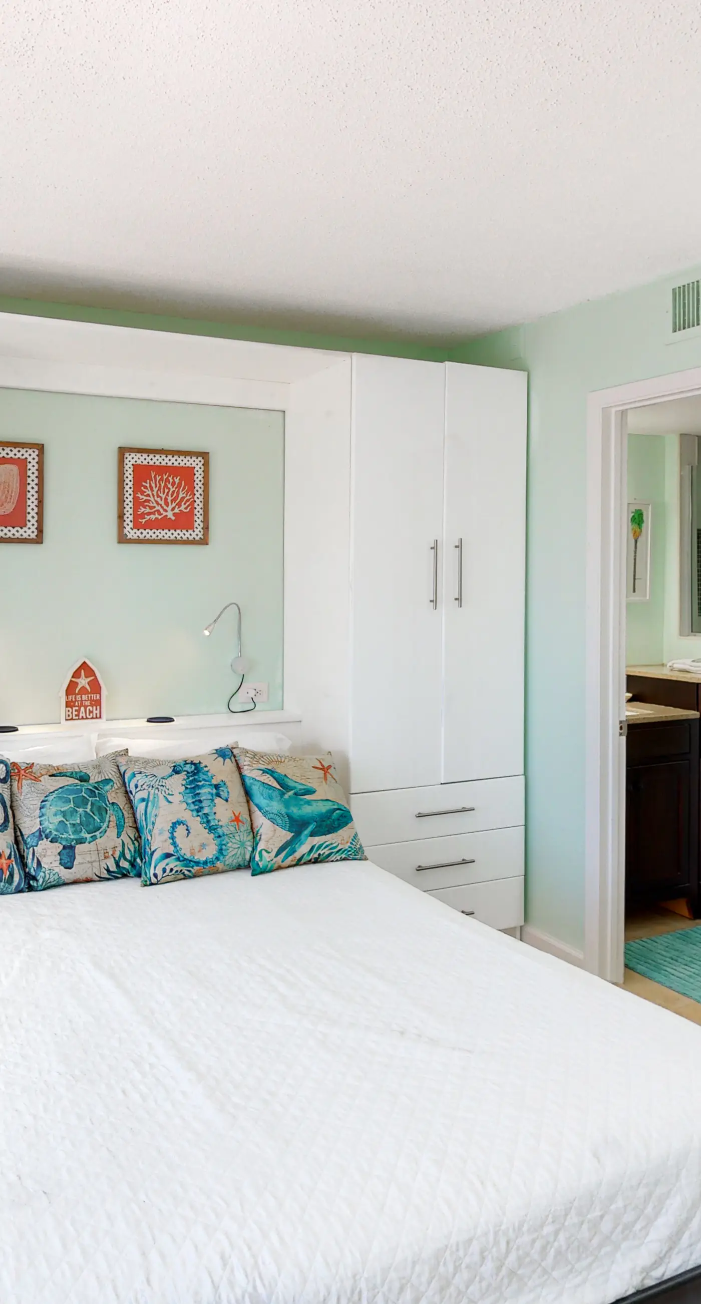 Oceanfront Pinnacle Port condo w/ tennis & basketball courts + private balcony!