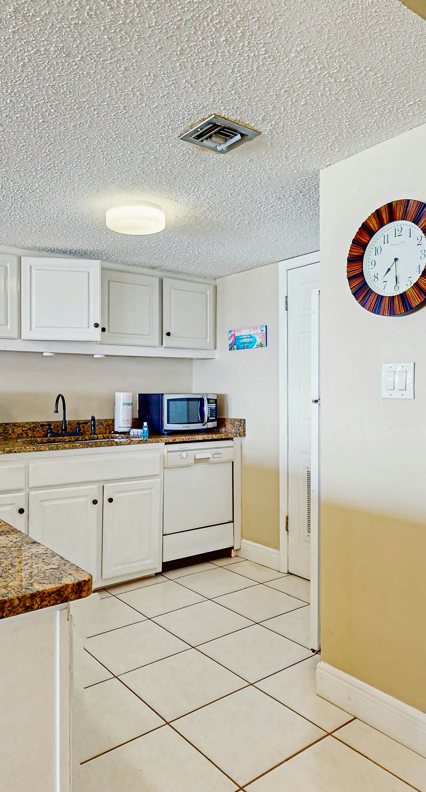 Gorgeous beachfront condo with plenty of space, shared pool & beach access