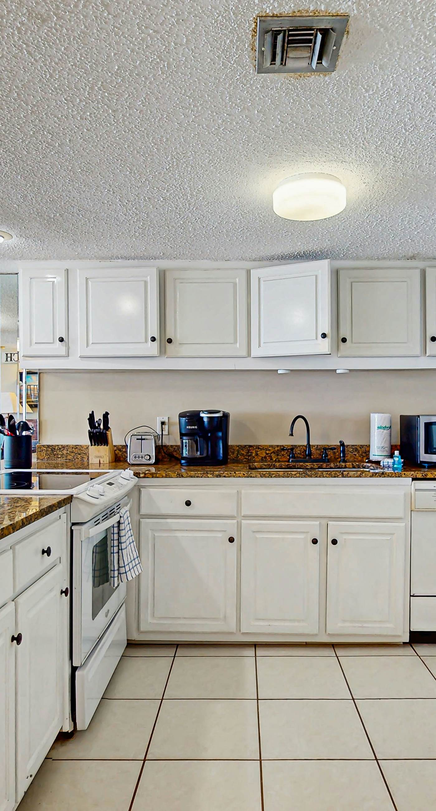 Gorgeous beachfront condo with plenty of space, shared pool & beach access