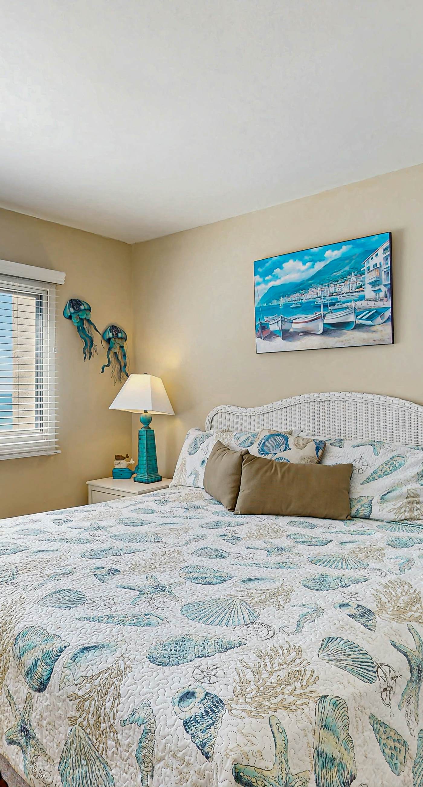 Gorgeous beachfront condo with plenty of space, shared pool & beach access