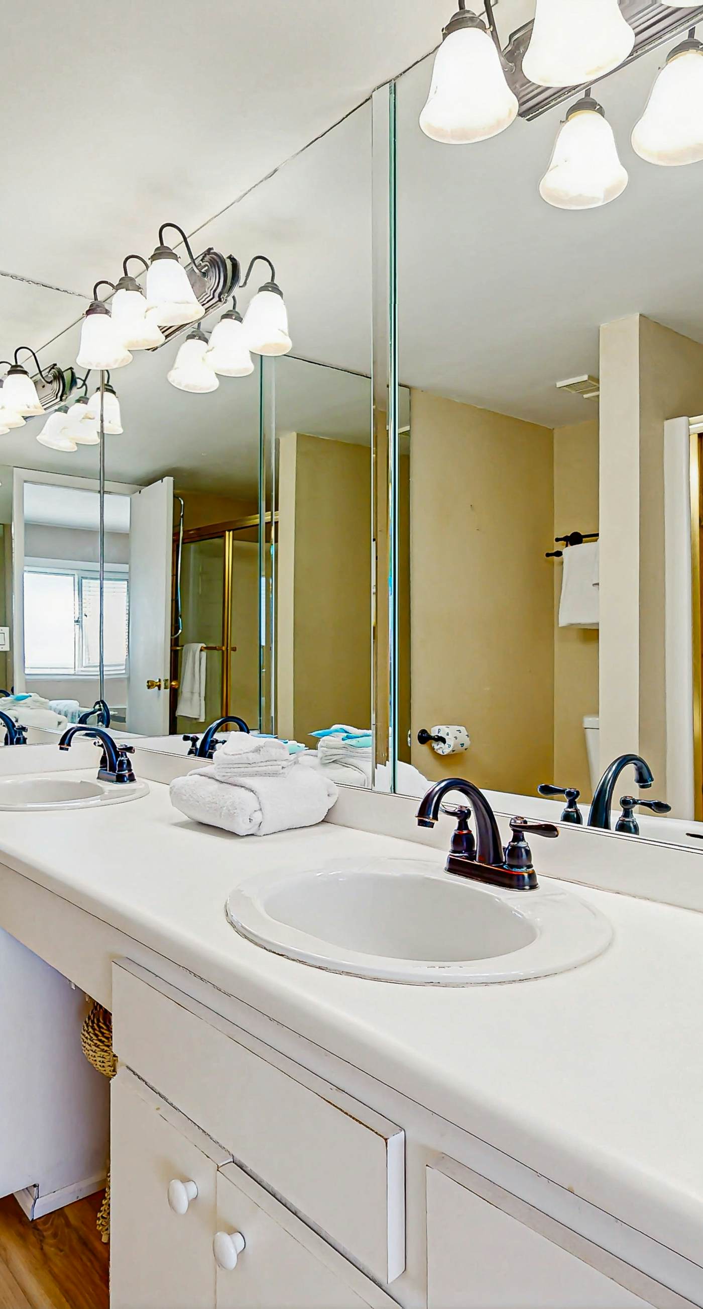 Gorgeous beachfront condo with plenty of space, shared pool & beach access