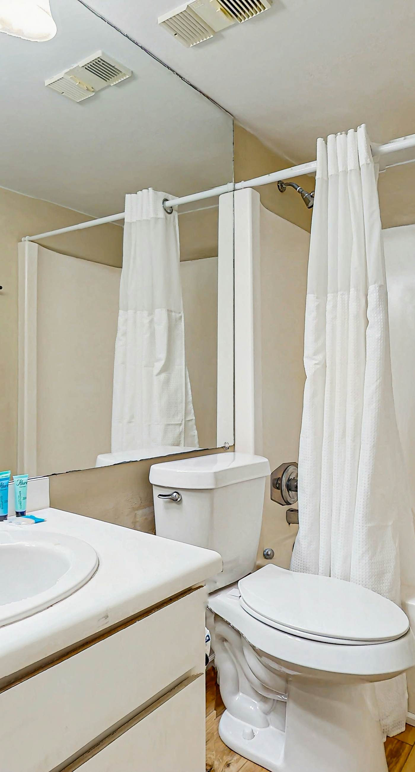 Gorgeous beachfront condo with plenty of space, shared pool & beach access