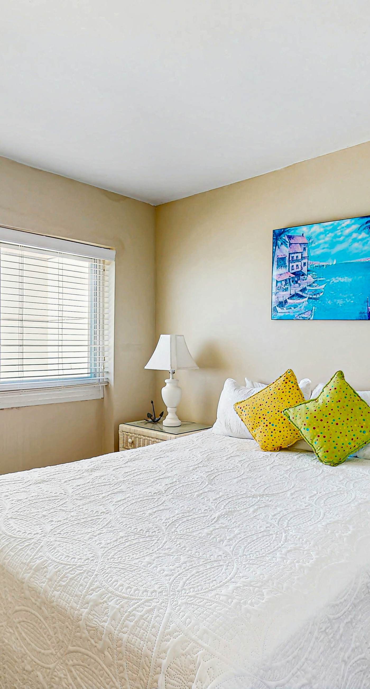 Gorgeous beachfront condo with plenty of space, shared pool & beach access