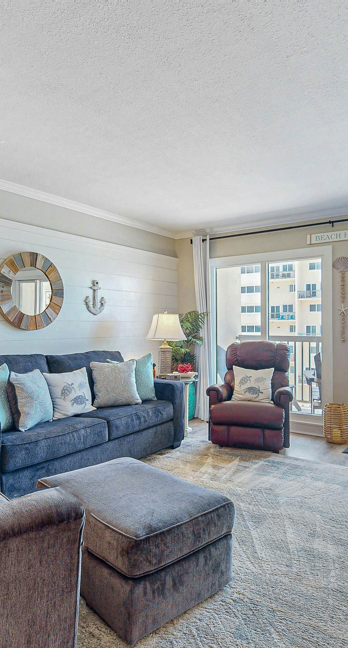 Gorgeous beachfront condo, shared pool and beach access