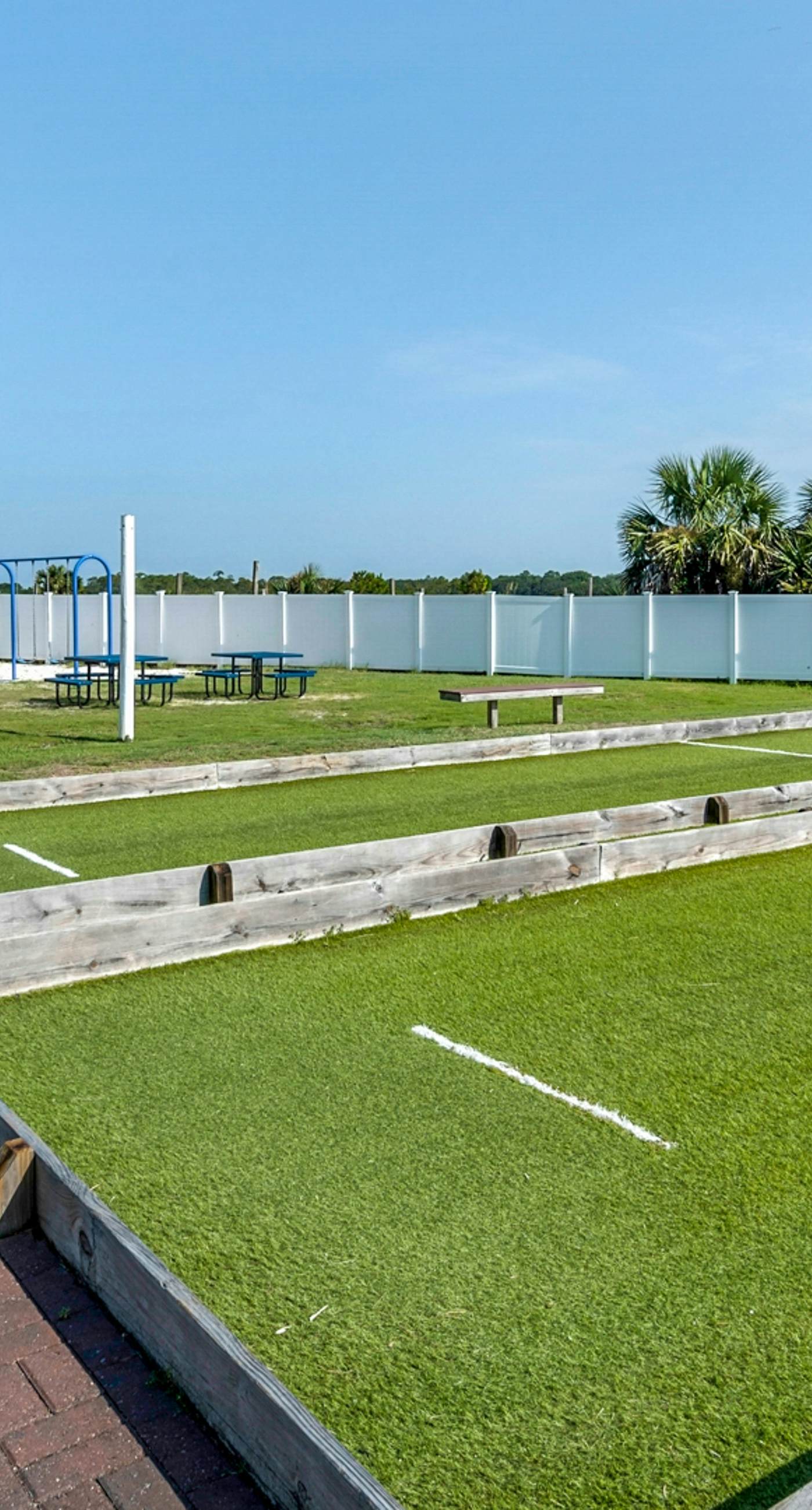 Gorgeous beachfront condo, shared pool and beach access