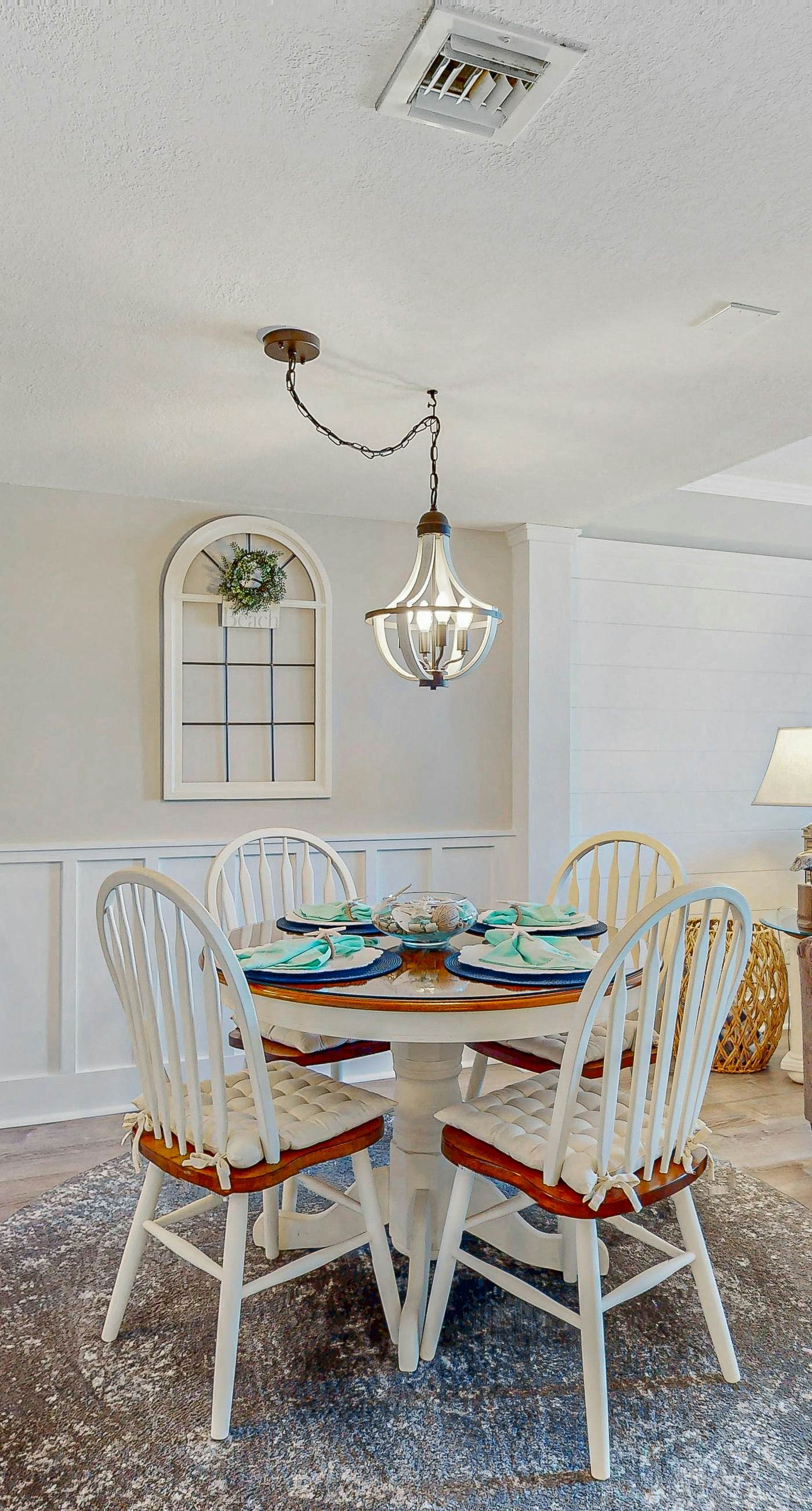 Gorgeous beachfront condo, shared pool and beach access