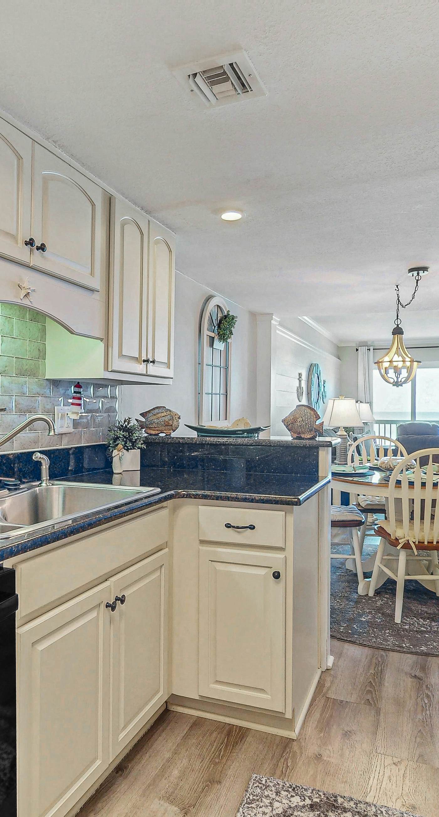 Gorgeous beachfront condo, shared pool and beach access