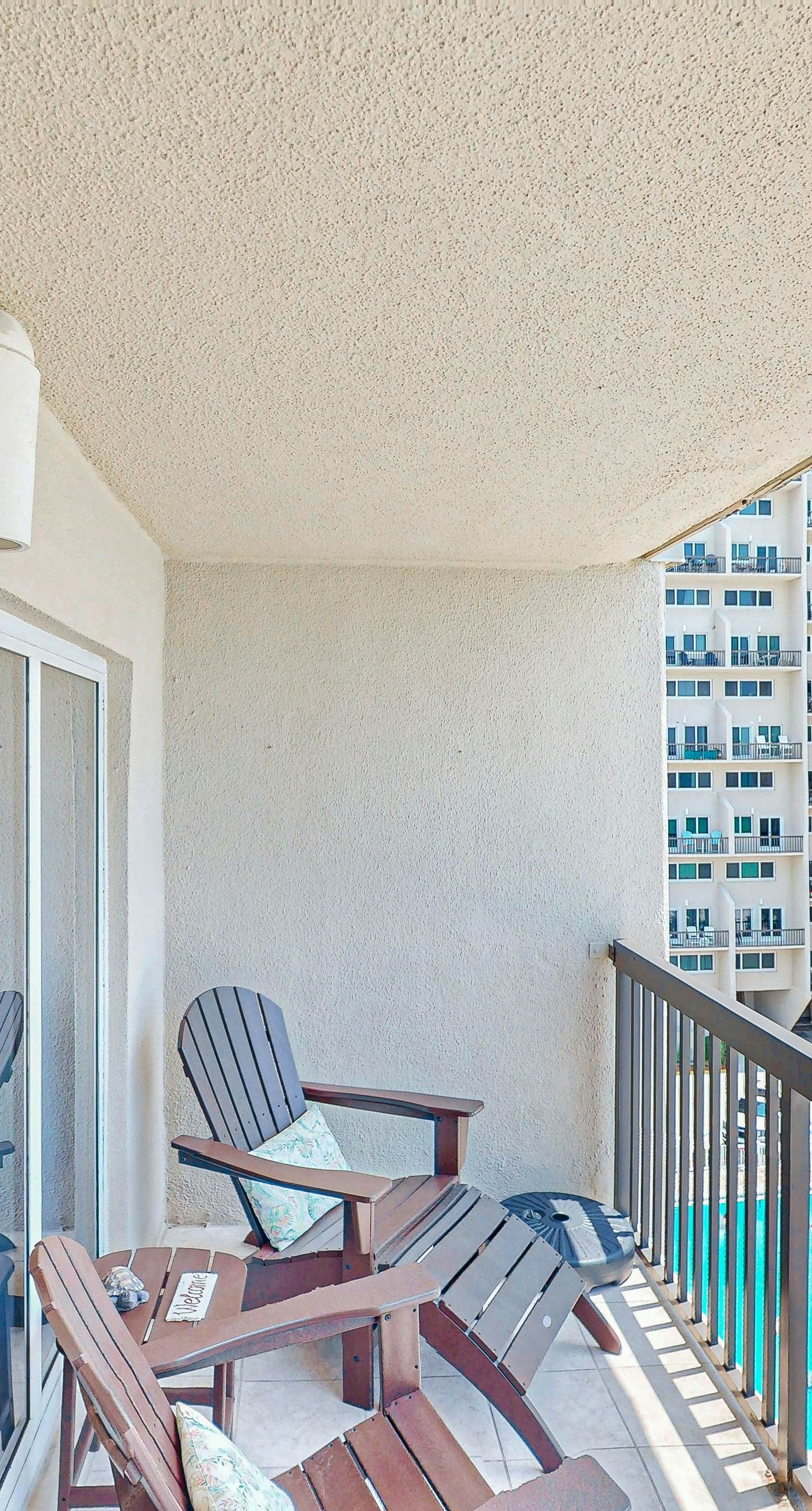 Gorgeous beachfront condo, shared pool and beach access