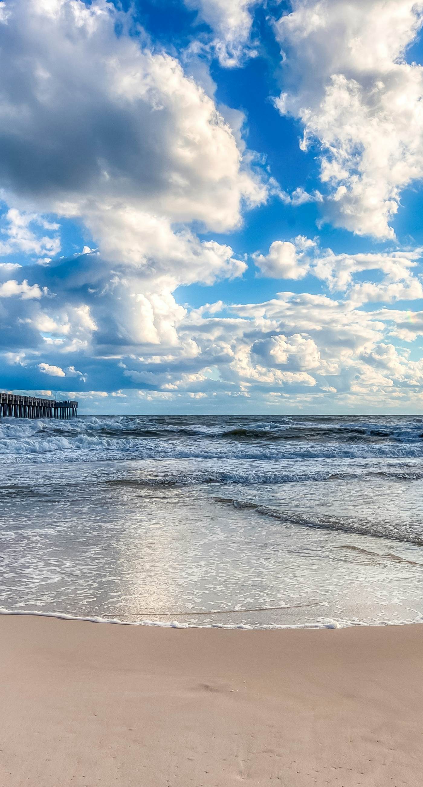 Gorgeous beachfront condo, shared pool and beach access