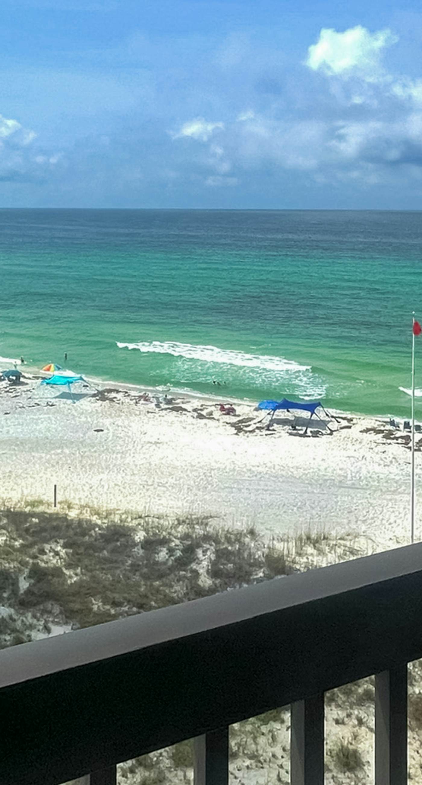 Gorgeous beachfront condo, shared pool and beach access