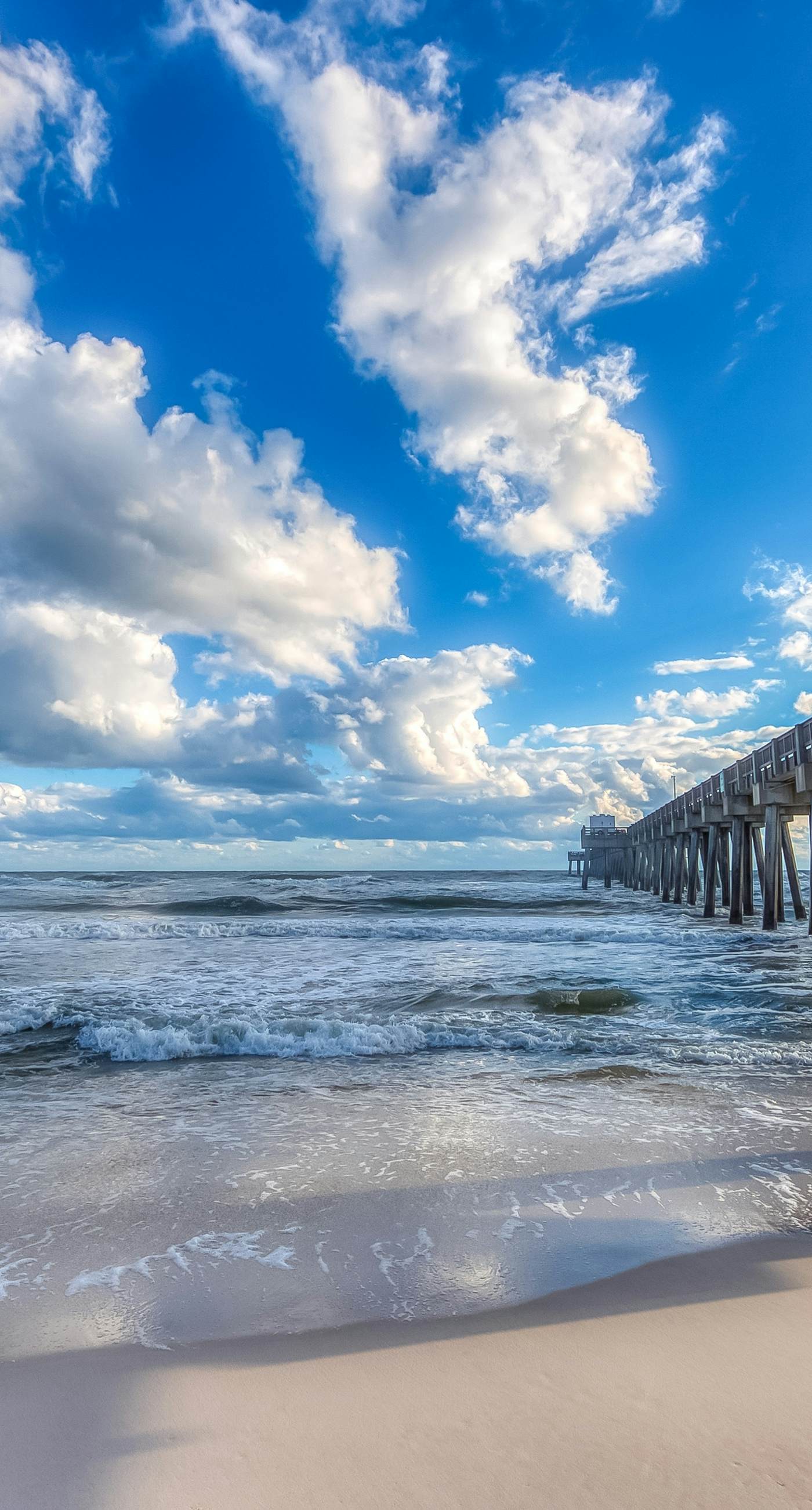 Gorgeous beachfront condo, shared pool and beach access