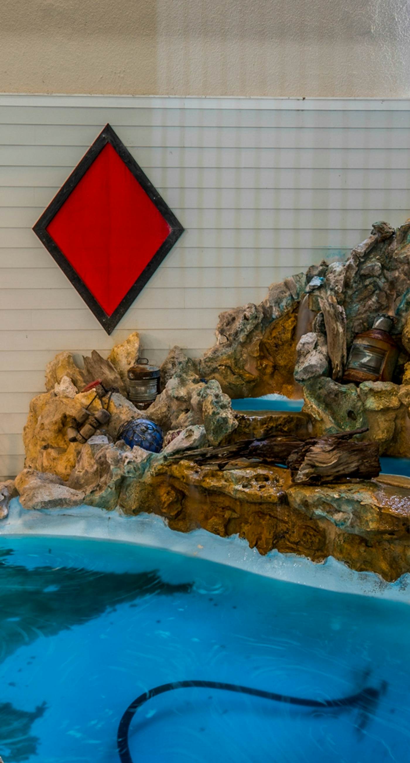 Gorgeous beachfront condo, shared pool and beach access