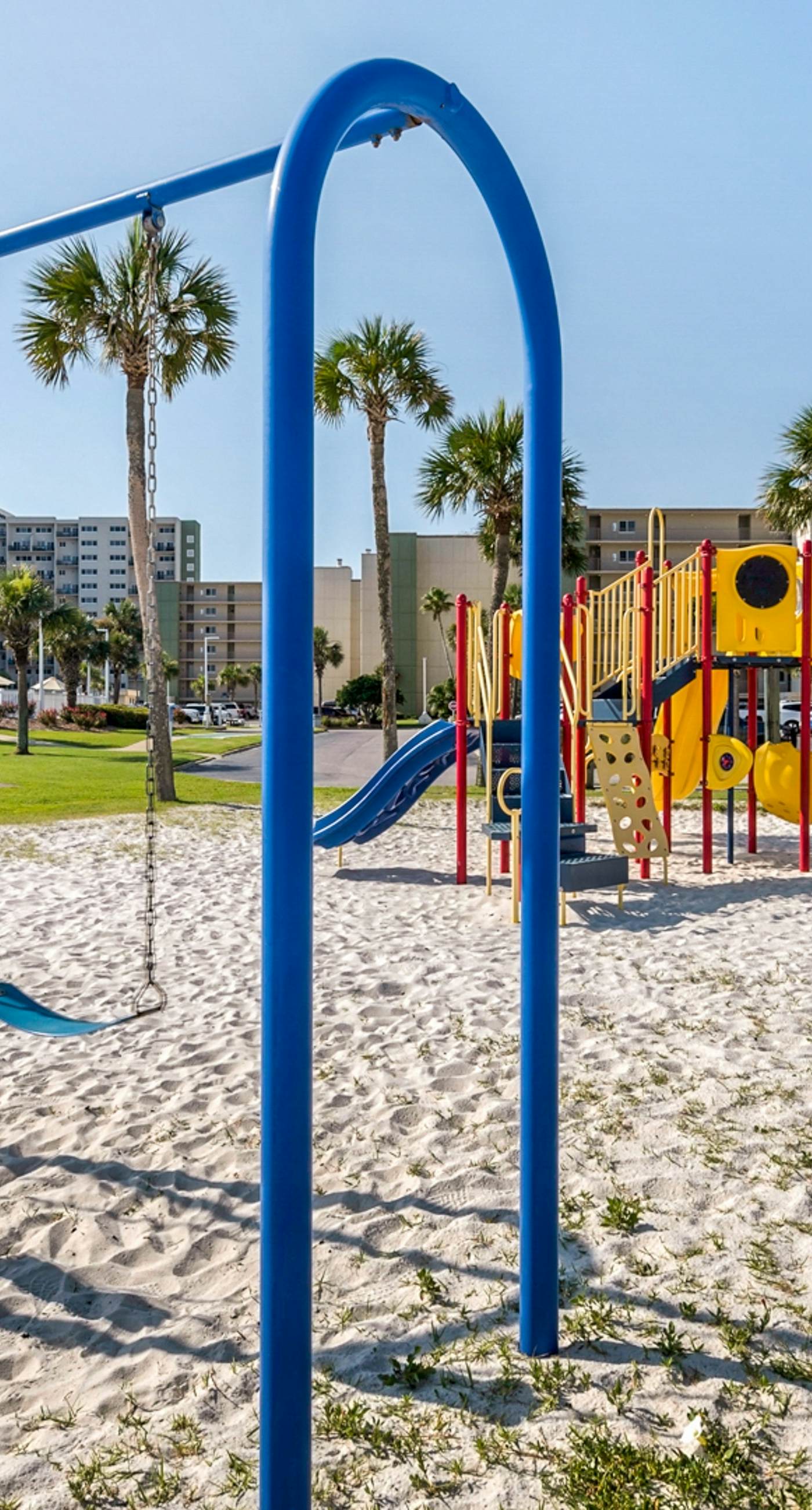 Gorgeous beachfront condo, shared pool and beach access