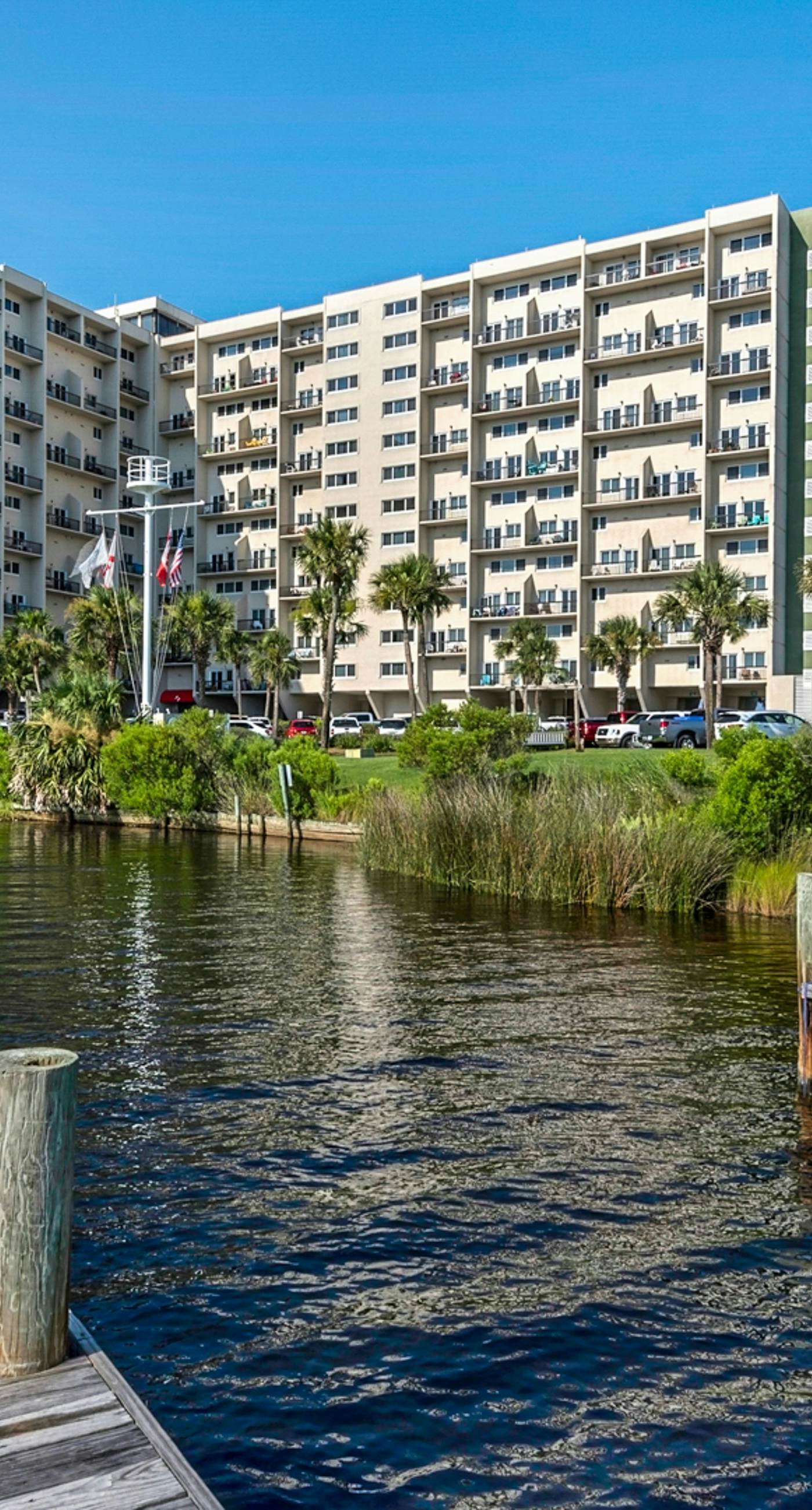 Gorgeous beachfront condo, shared pool and beach access