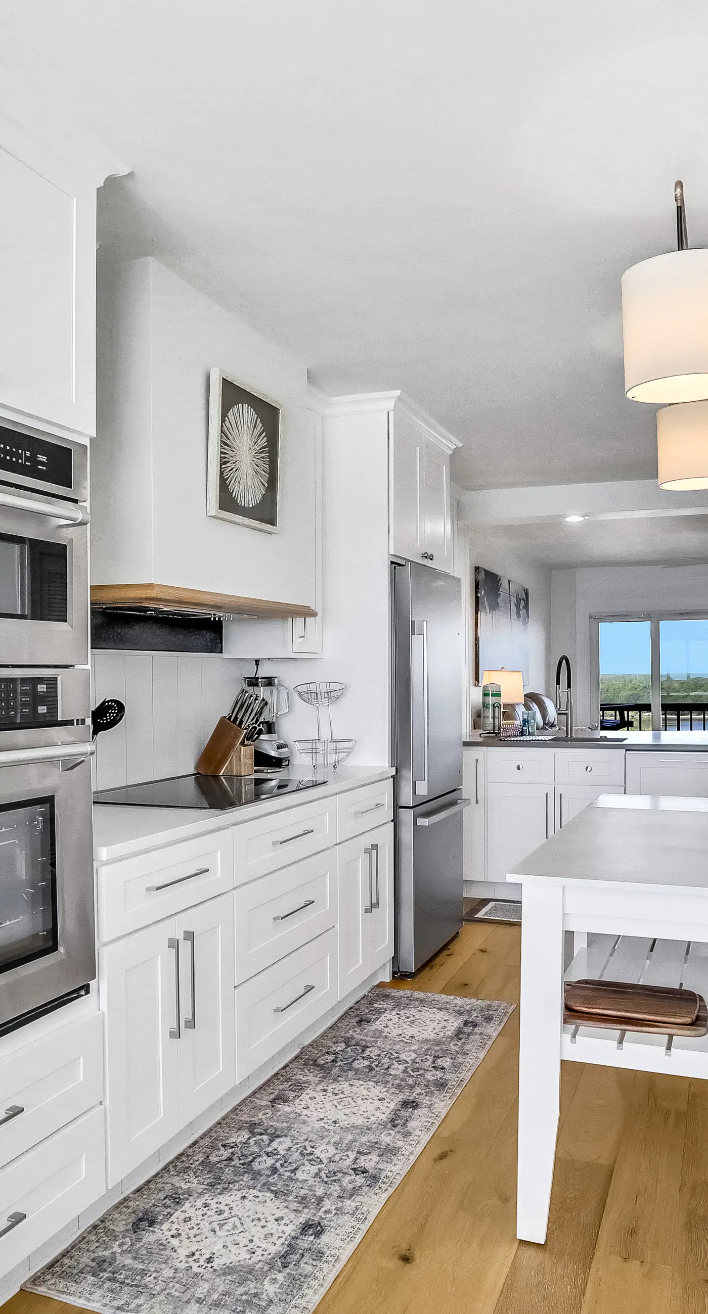 Beachfront penthouse with Gulf views, pools, beach chairs, saunas & tennis