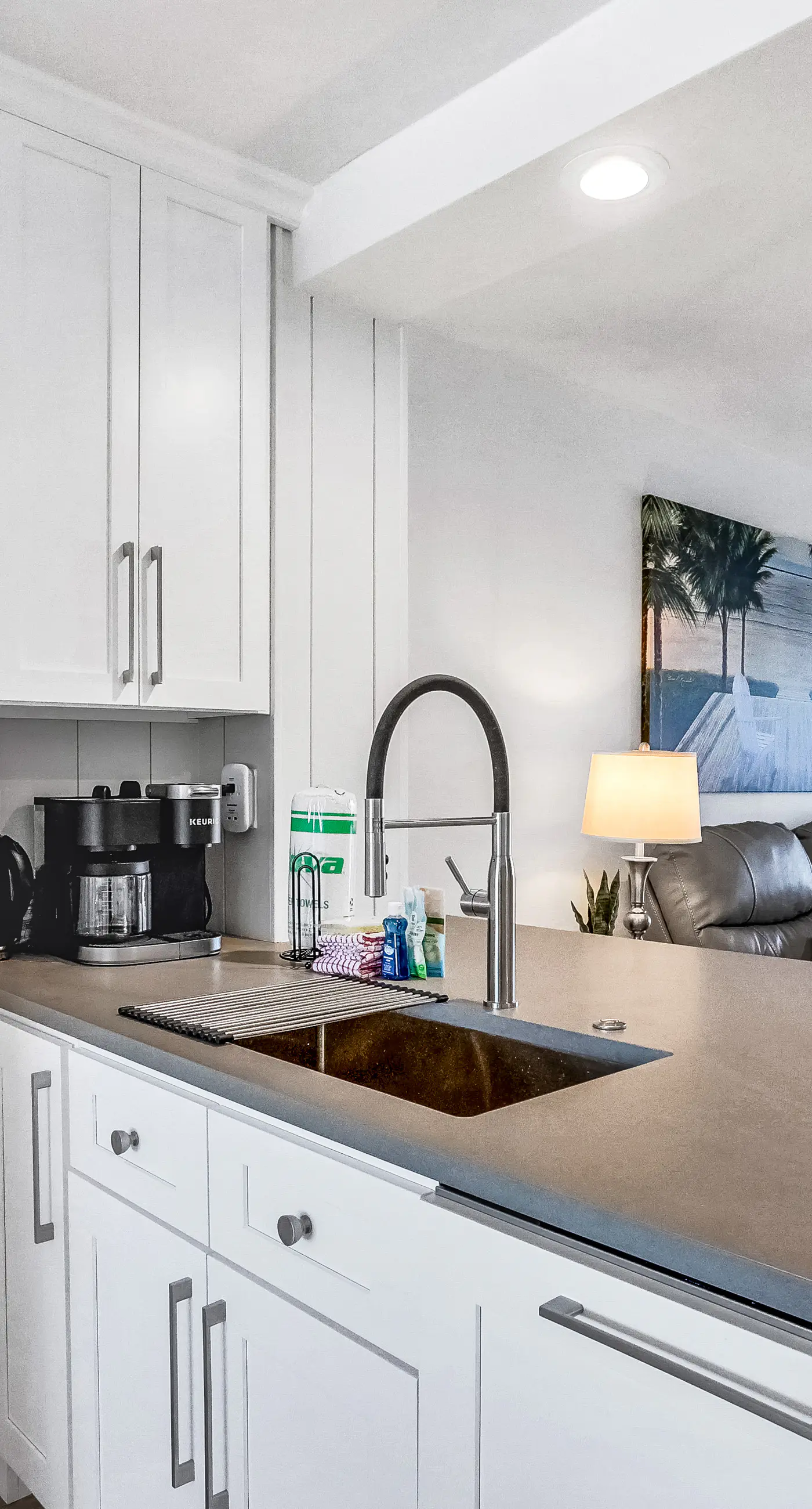 Beachfront penthouse with Gulf views, pools, beach chairs, saunas & tennis