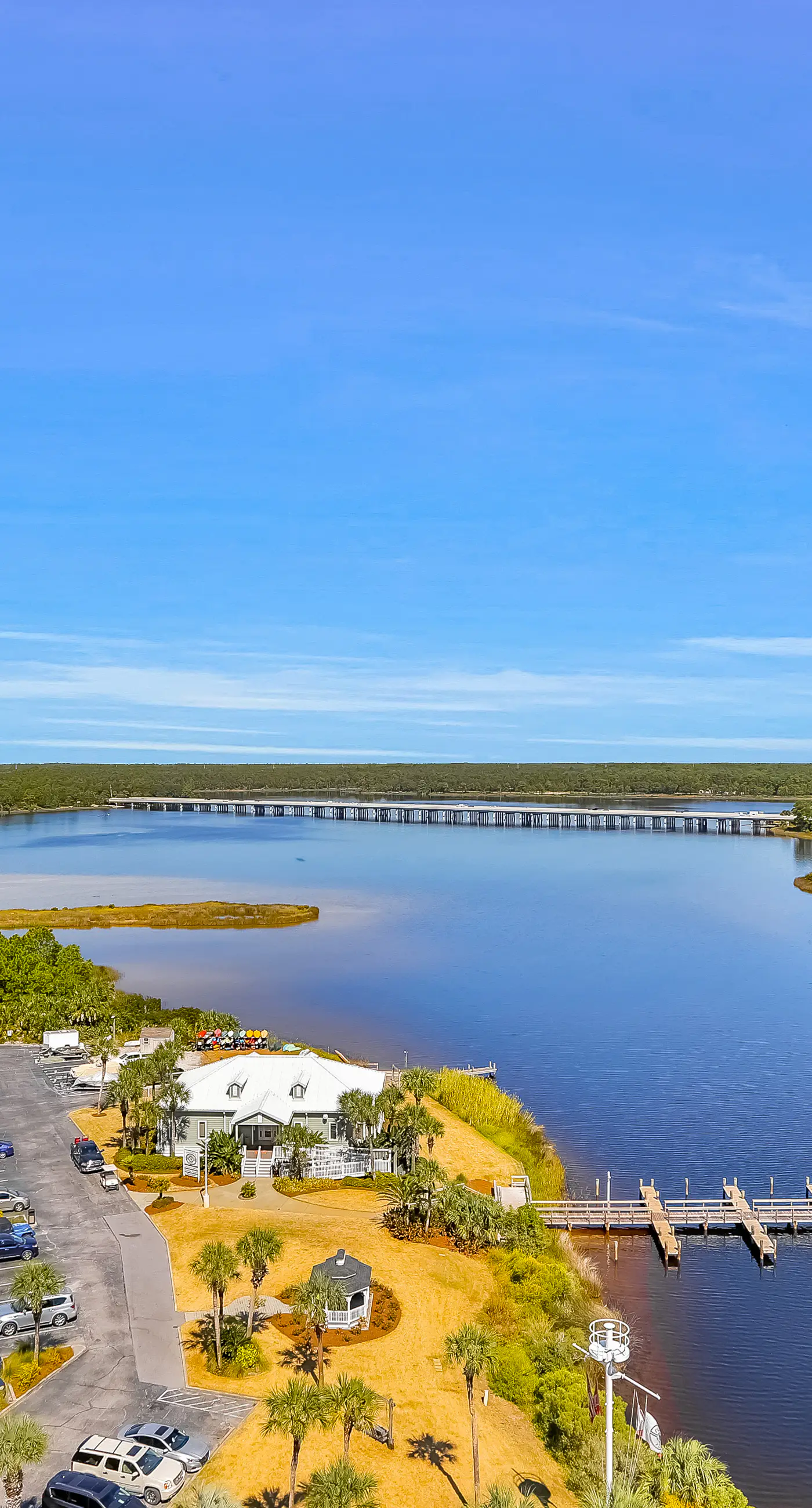 Beachfront penthouse with Gulf views, pools, beach chairs, saunas & tennis