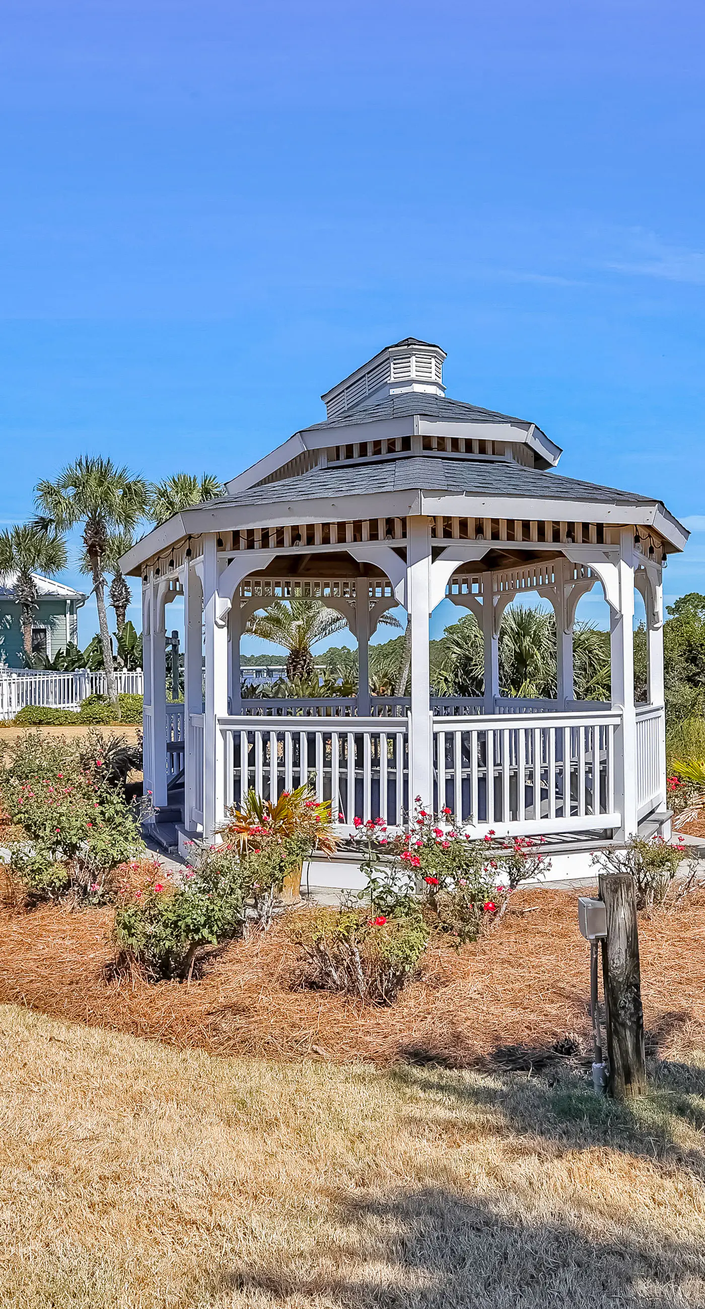 Beachfront penthouse with Gulf views, pools, beach chairs, saunas & tennis