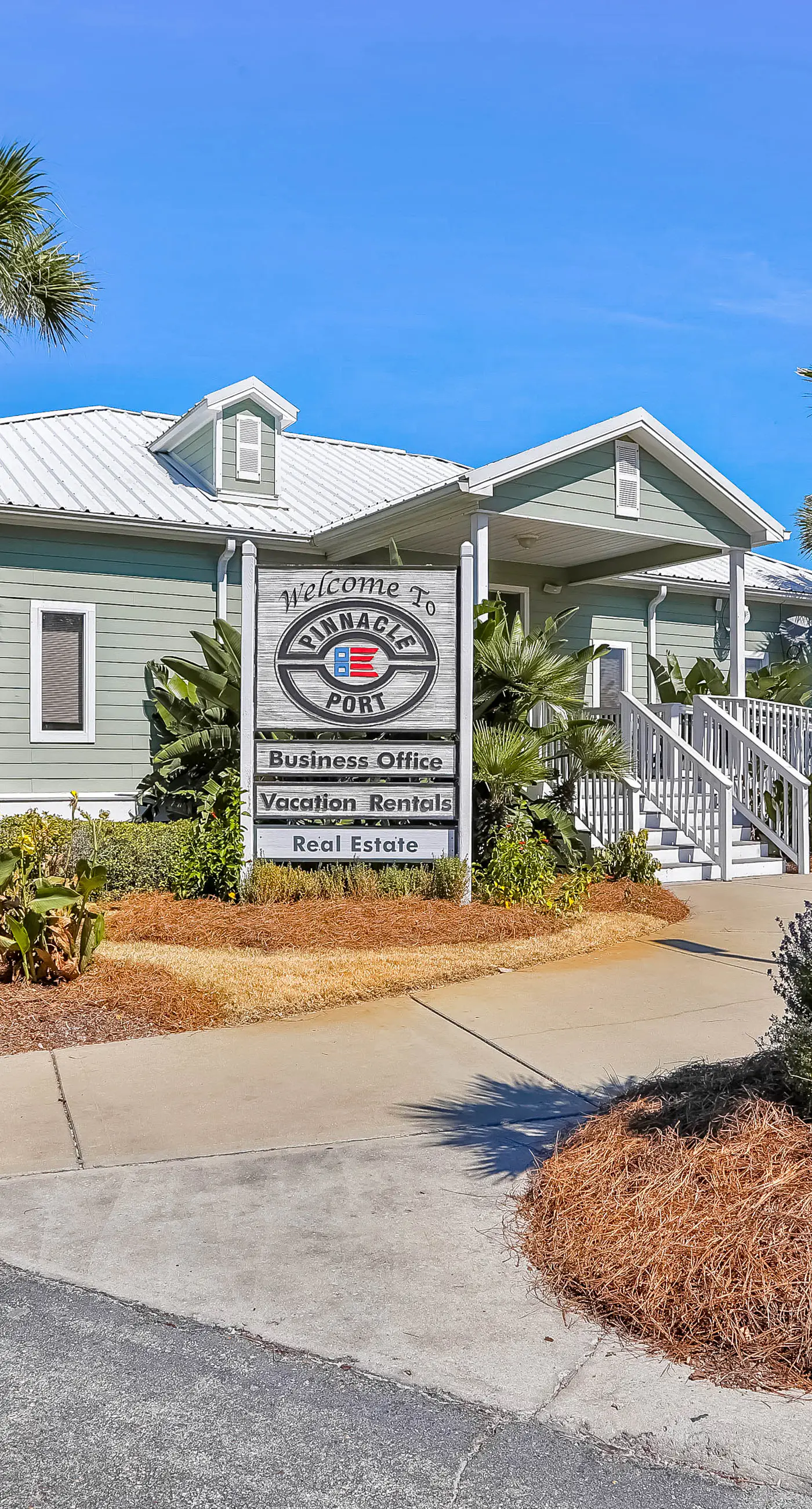 Beachfront penthouse with Gulf views, pools, beach chairs, saunas & tennis