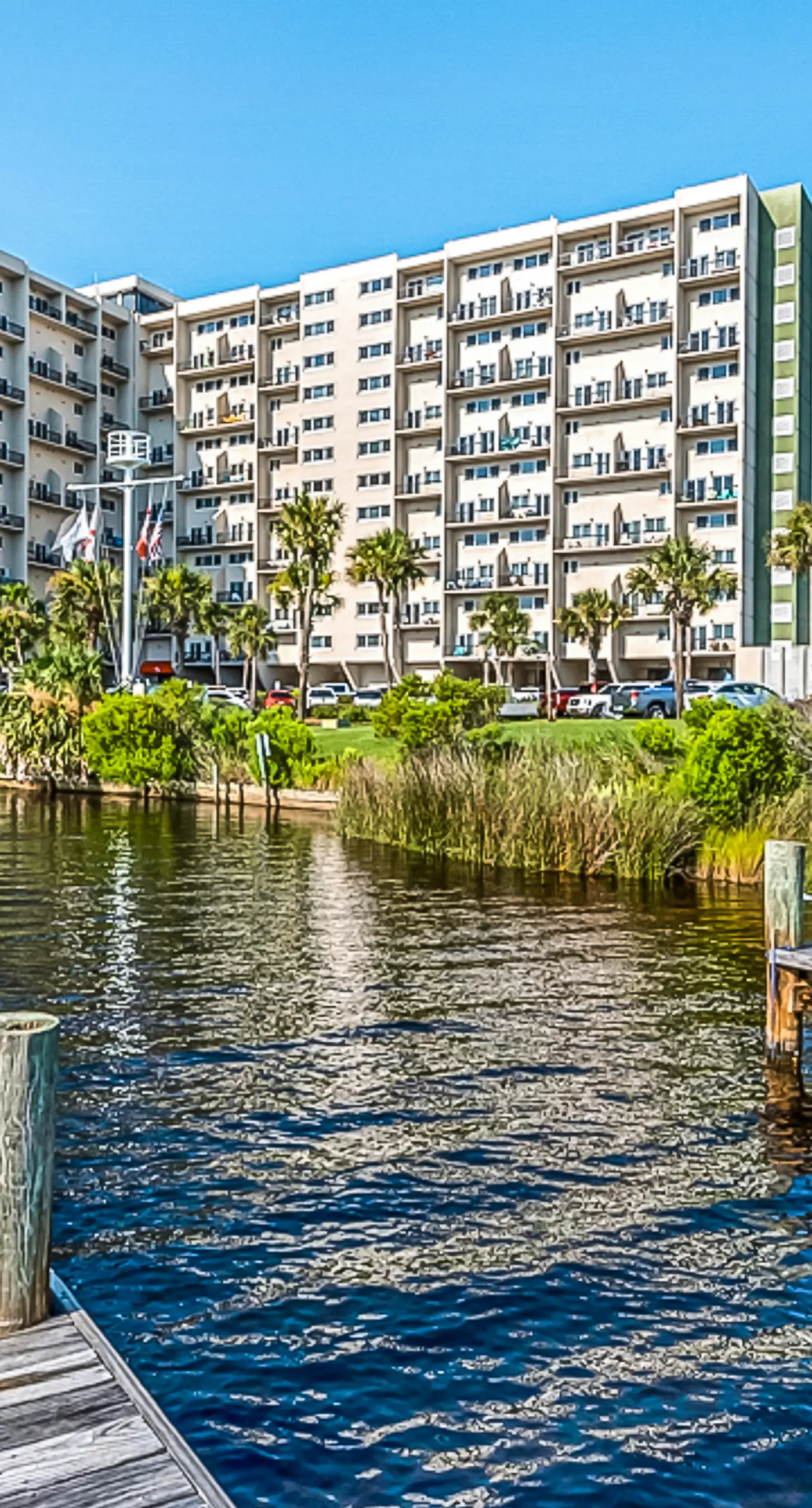 Beachfront penthouse with Gulf views, pools, beach chairs, saunas & tennis